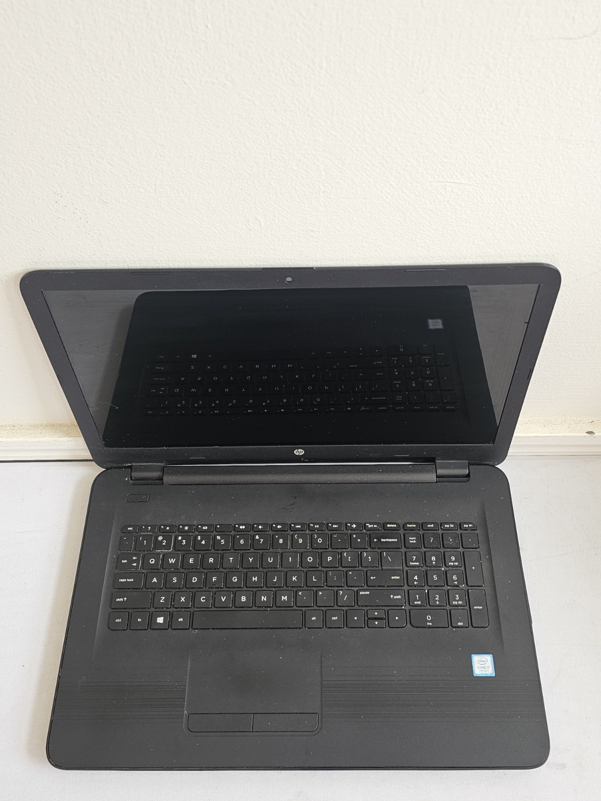 HP Notebook 17-x173dx Laptop – Intel i7 Gen 7 – 8GB RAM – 500GB BAD BATT Win 10