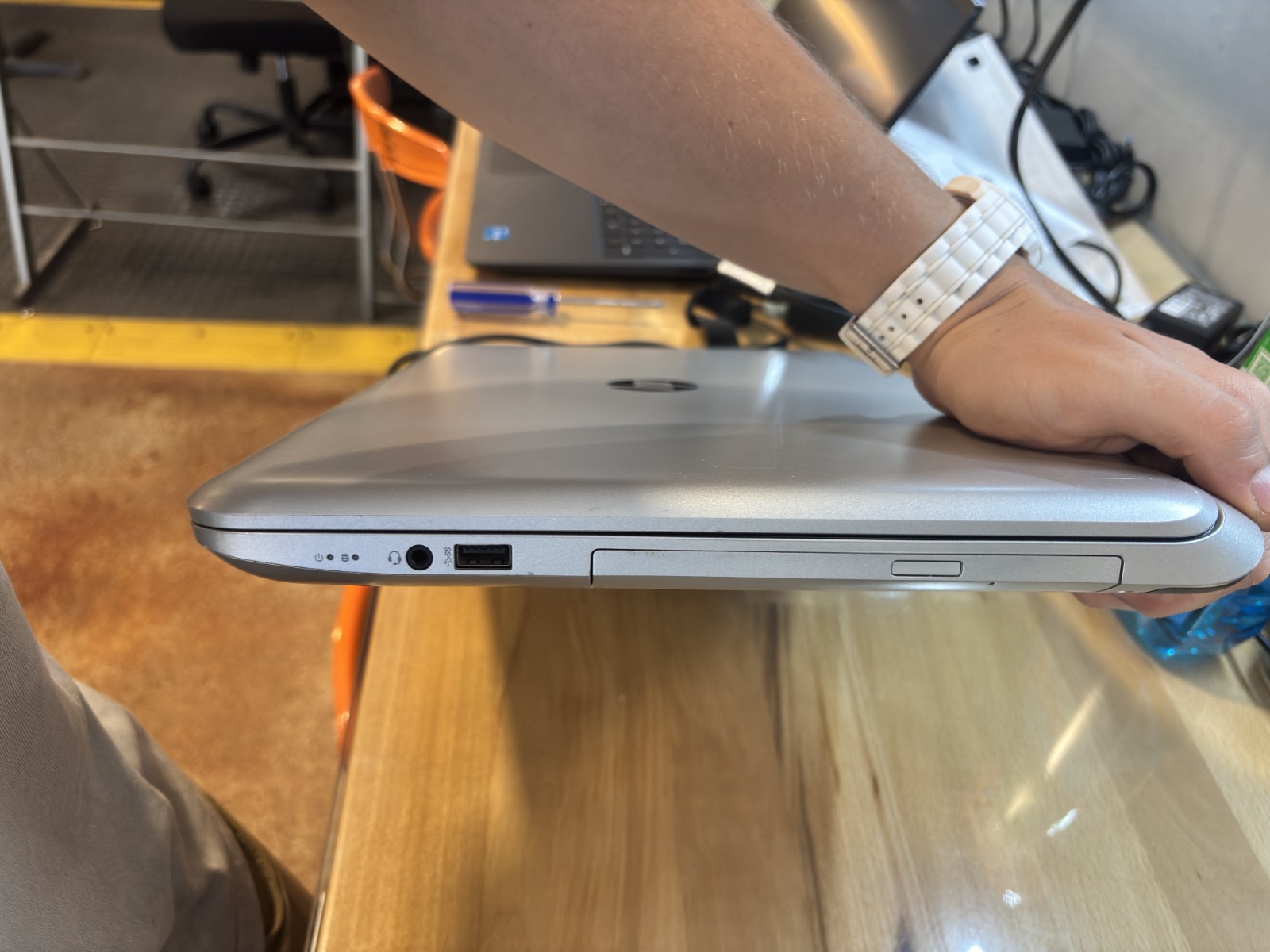 hp envy m7 i7 5600u 12gb ram and m840 descrete gpu