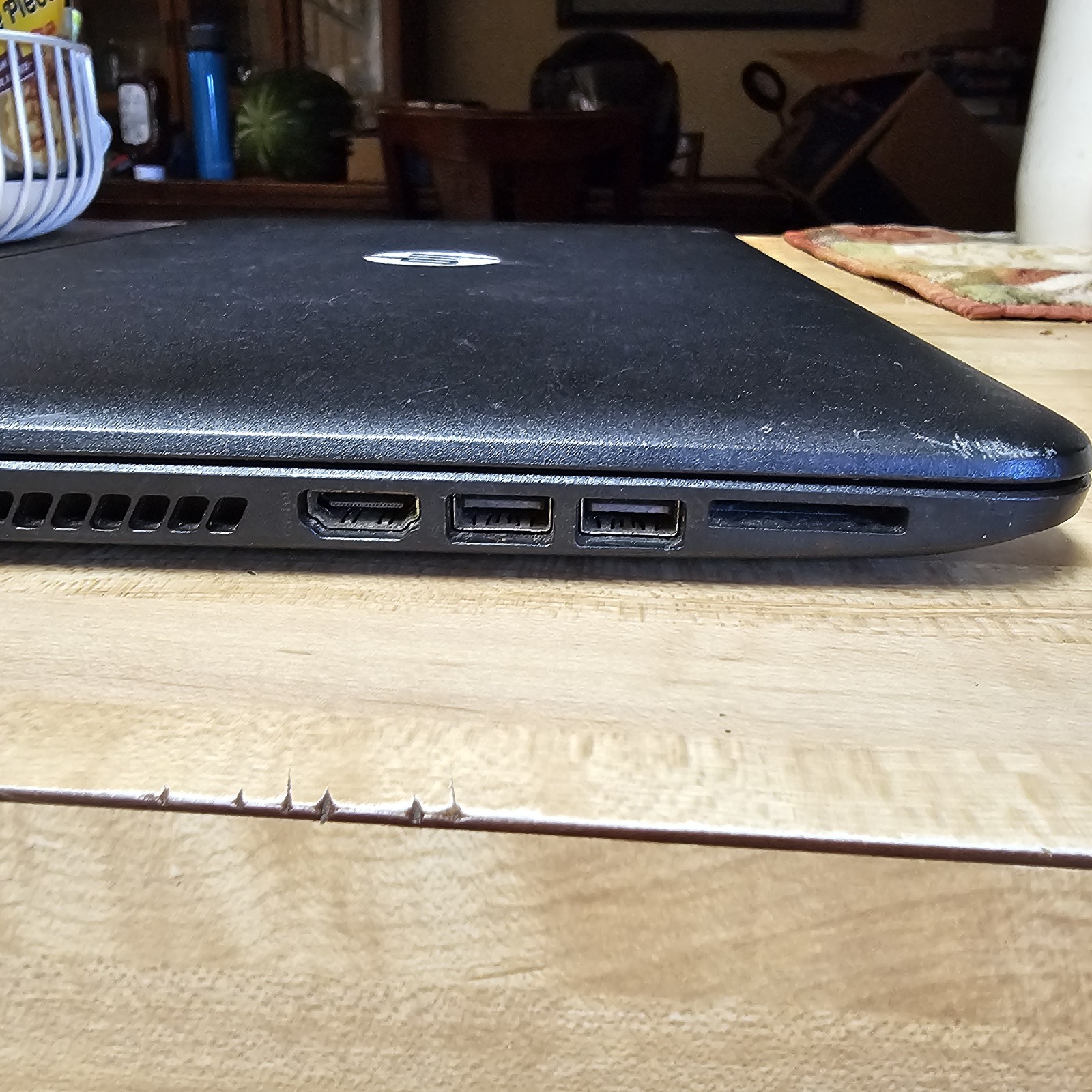 HP 15-f233wm Laptop w/Cable Intel Celeron N3050 15.6-in 4GB RAM 500GB HDD Win 10