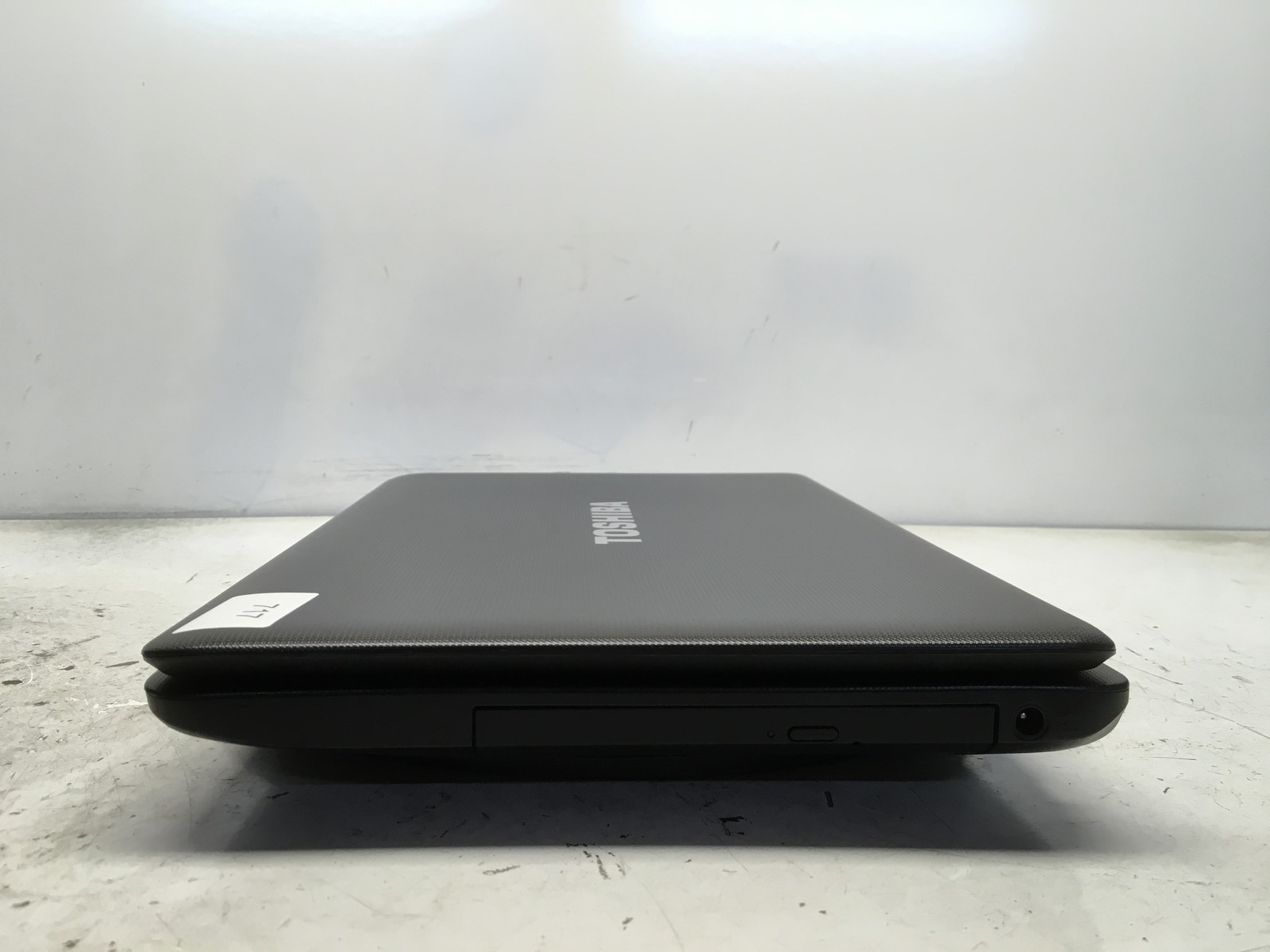Toshiba Satellite C655D-S5300 AMD E-300 1.3GHz 4 GB NO HDD No Batt