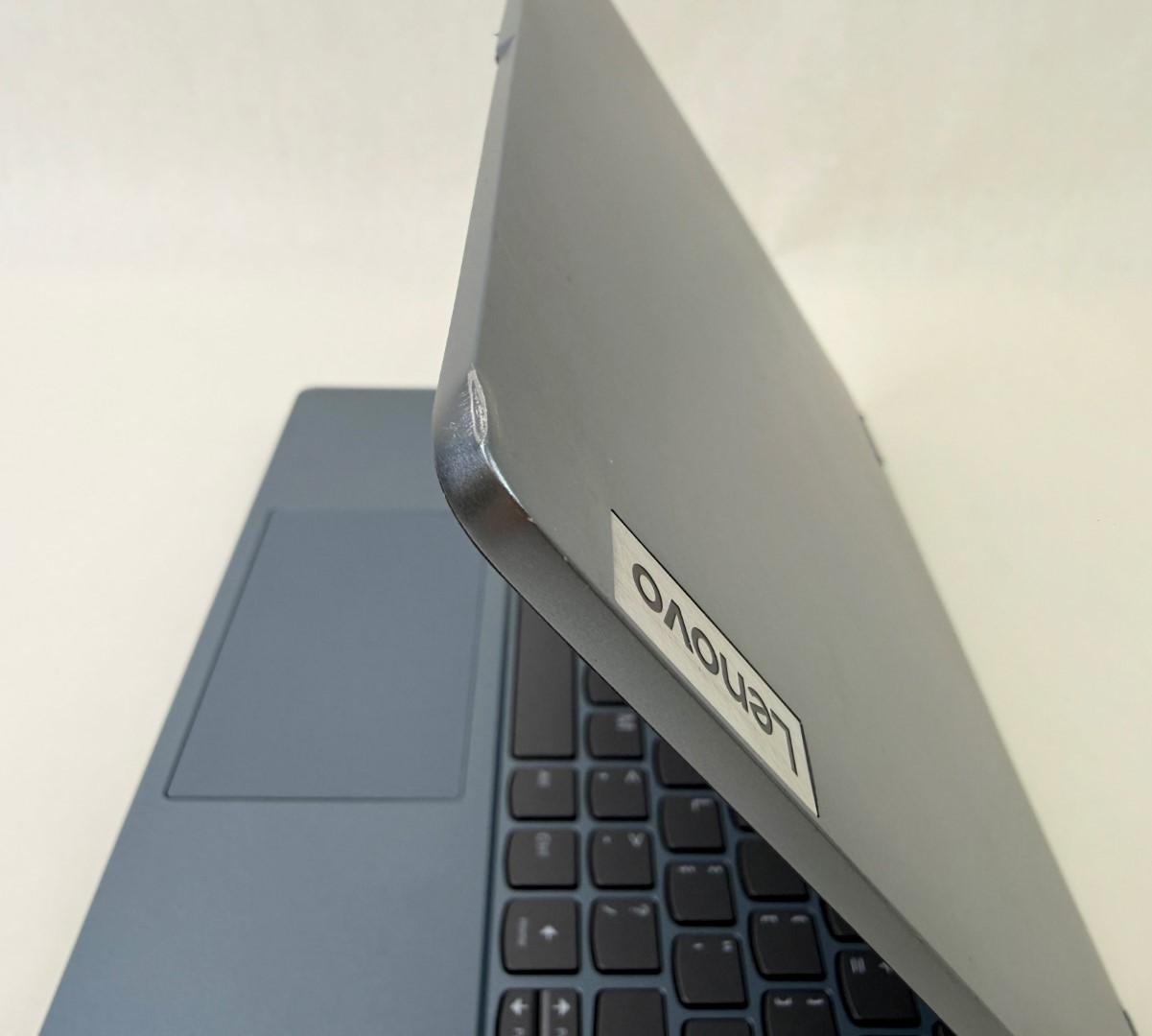 Lenovo Flex 7i 14″ 2240×1400 Touch i7-1355U 16GB 1TB SSD W11H – Dents