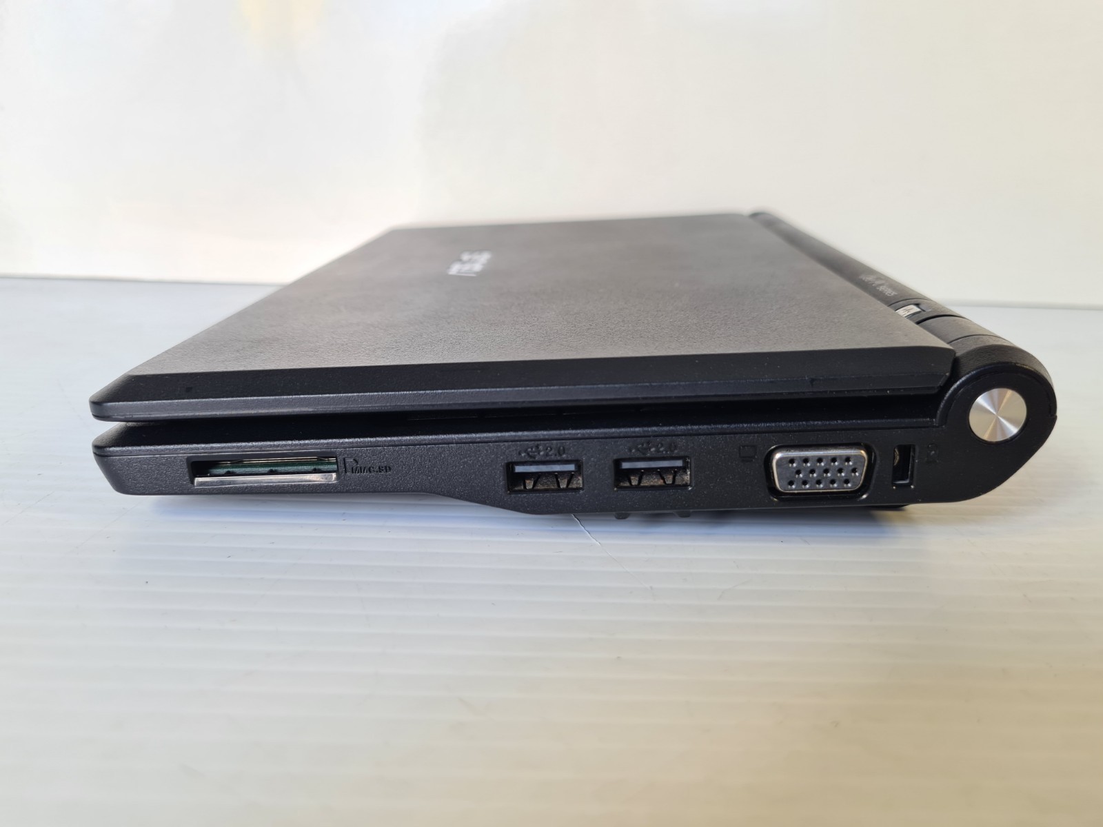 Asus Eee PC 4G 701 Mini Laptop Windows XP Notebook *Read Description*