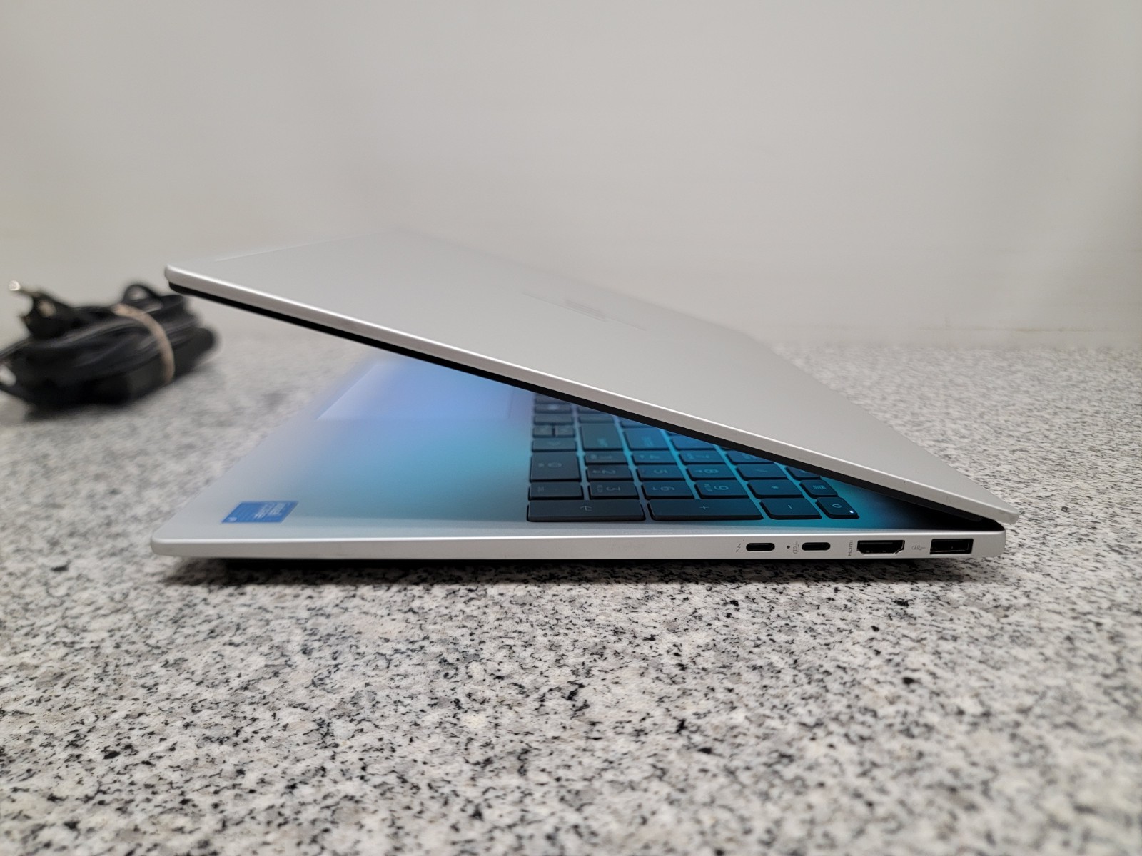 HP OMNIBOOK 7 Laptop 16-az0097nr Intel Core 9 270H OLED 32GB RAM 2TB SSD