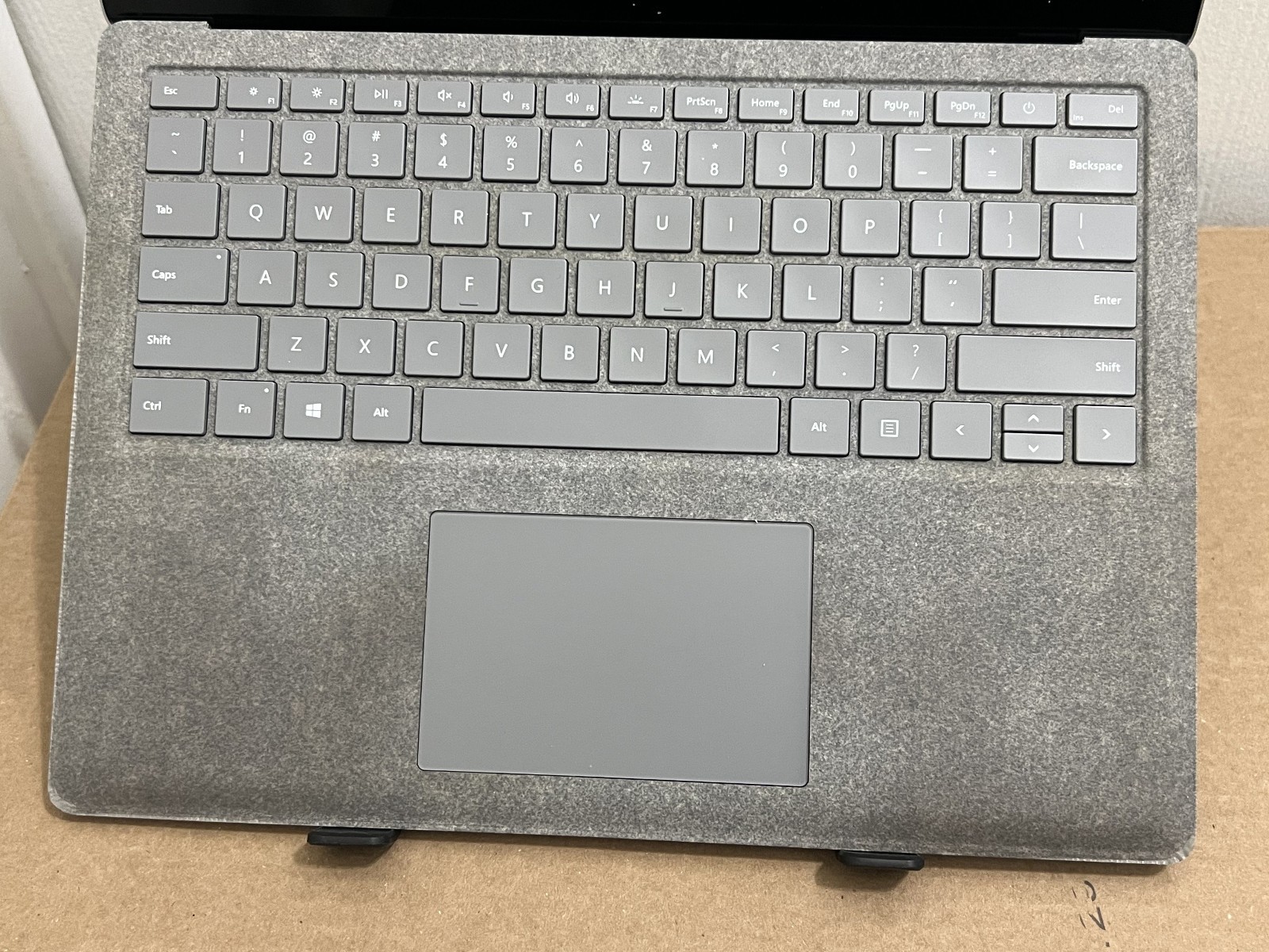 Microsoft Surface Laptop 2 (Intel Core i7-7660U, 16GB RAM, 512GB) Platinum – SEE