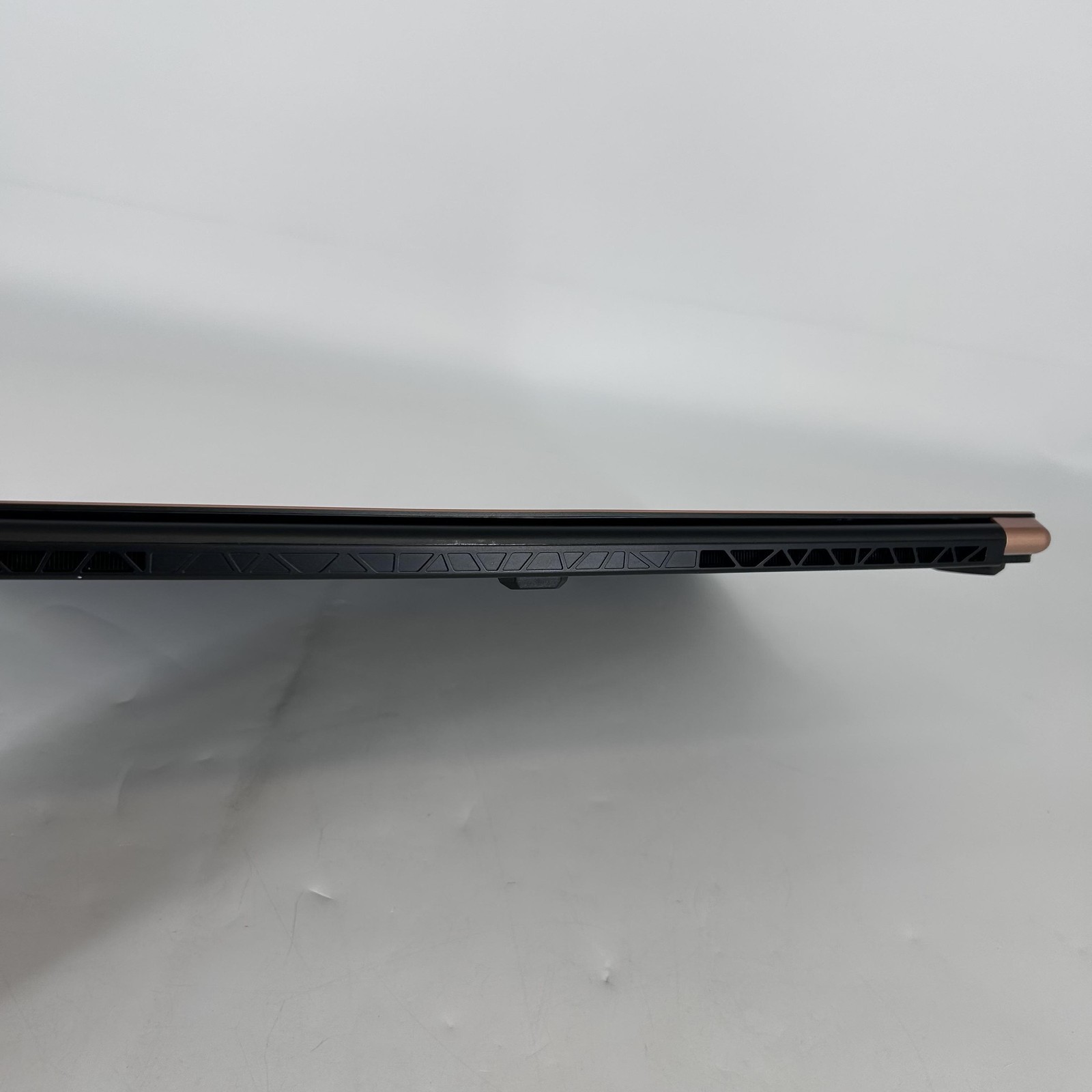 MSI Stealth GS75 17 FHD i7-9750H 2.60GHz 16GB 1TB SSD RTX 2070 Max-Q BENT FRAME