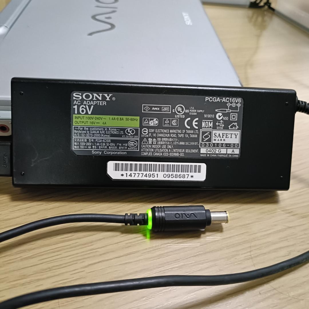 SONY VAIO TR5EB Celeron 900MHz 1GB RAM 40GB HDD DVD Used Japan Genuine