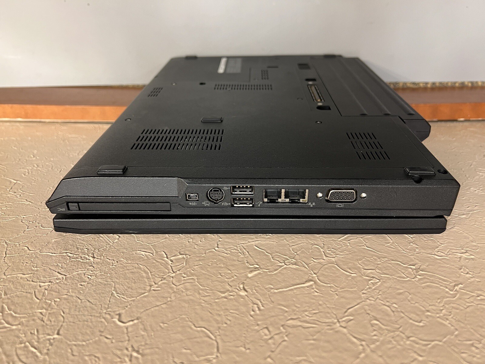 Dell Latitude E5400 14″ Core 2 Duo 2.0Ghz 3GB RAM 160GB HDD WIFI WIN 10