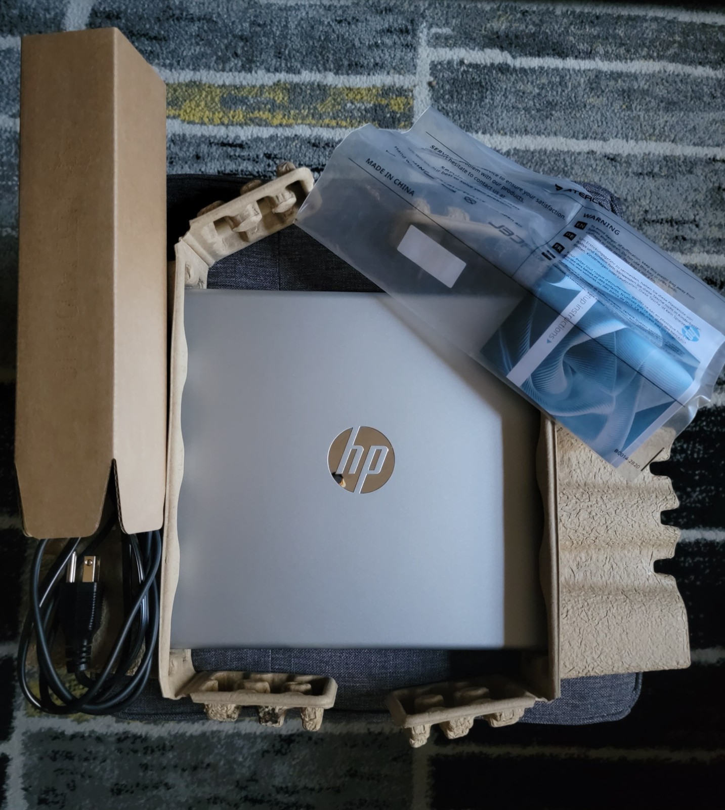 HP 15.6″ TouchScreen Laptop amd Ryzen 5 700 series/ 16GM RAM / 256GB SSD Silver