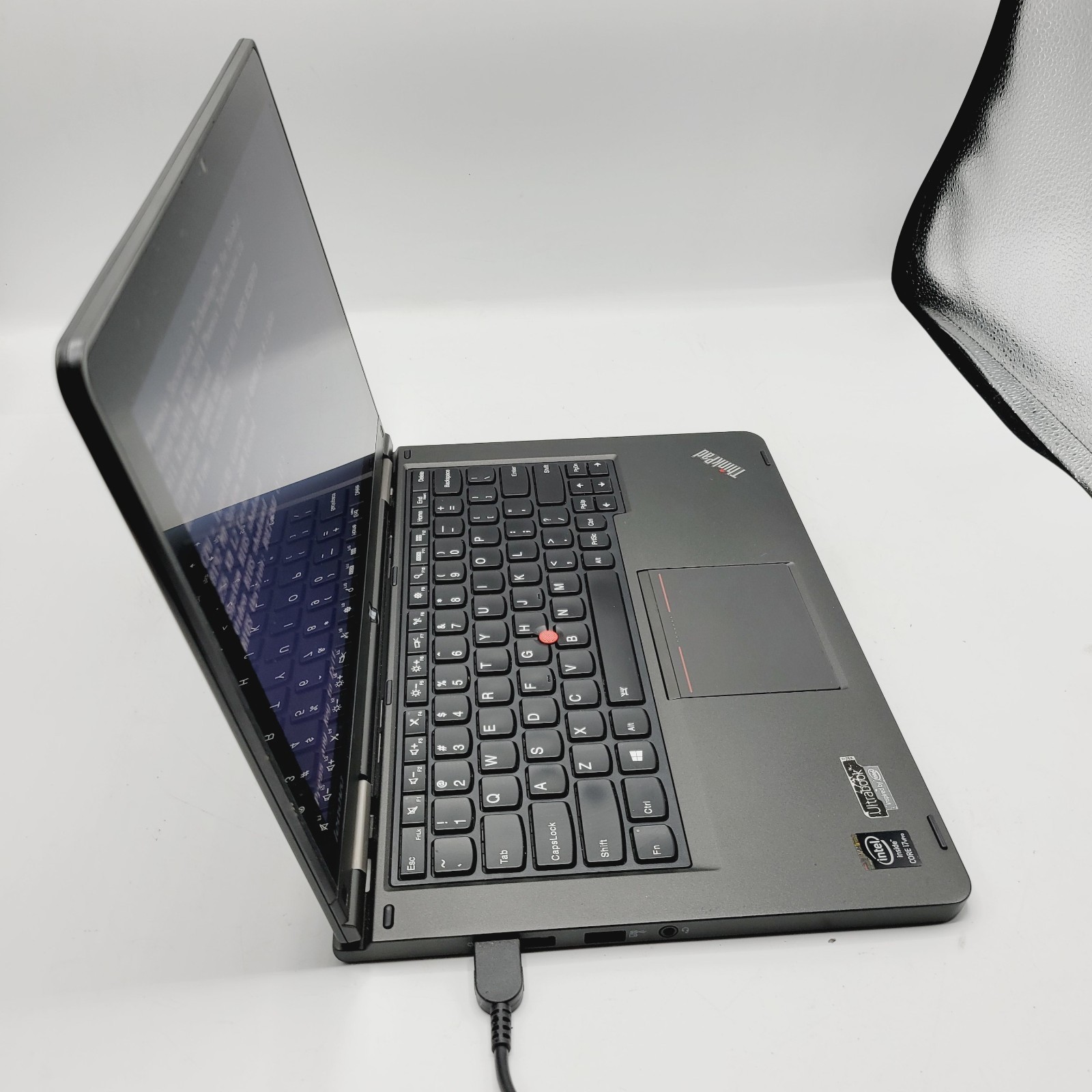 Lenovo ThinkPad Yoga Core i7-4600u 2.1GHz 8GB No HDD 13″ ***Boot to Bios