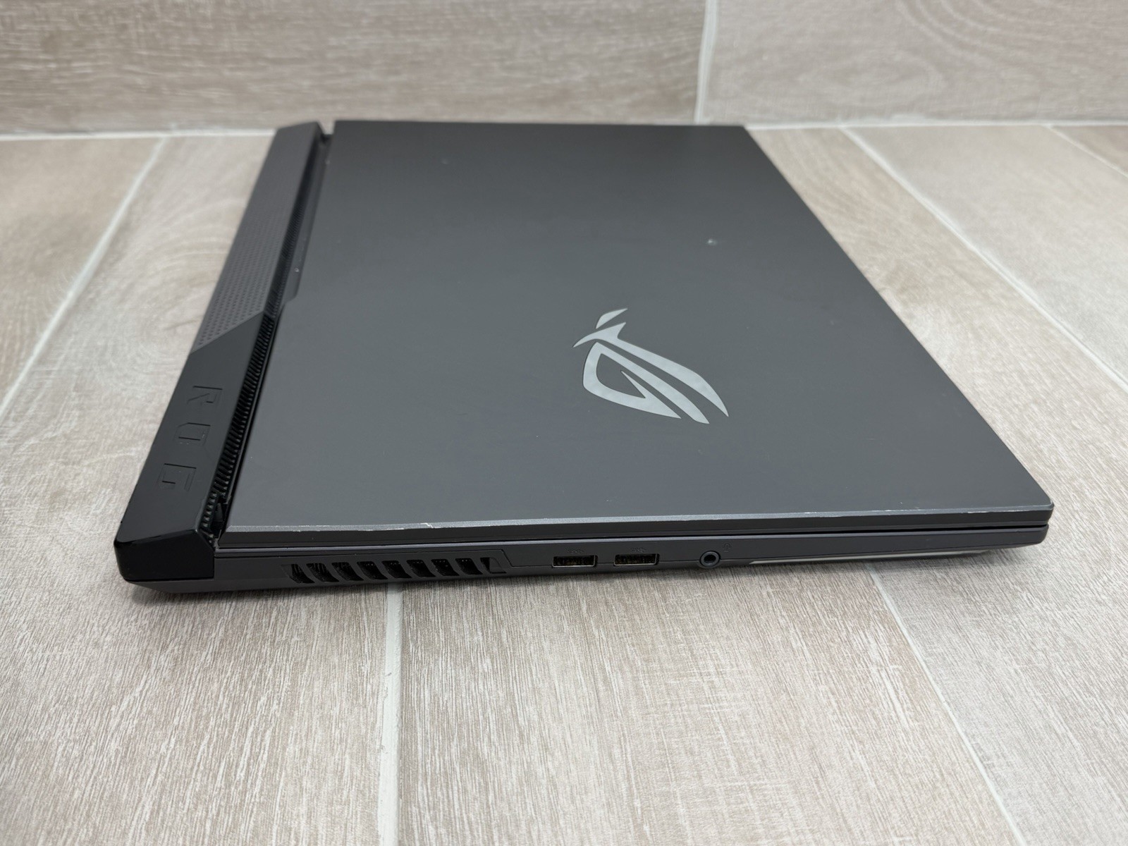 Asus ROG Strix G713 17″ Ryzen 7 5800H GeForce RT 3050 16GB RAM 512GB NVMe