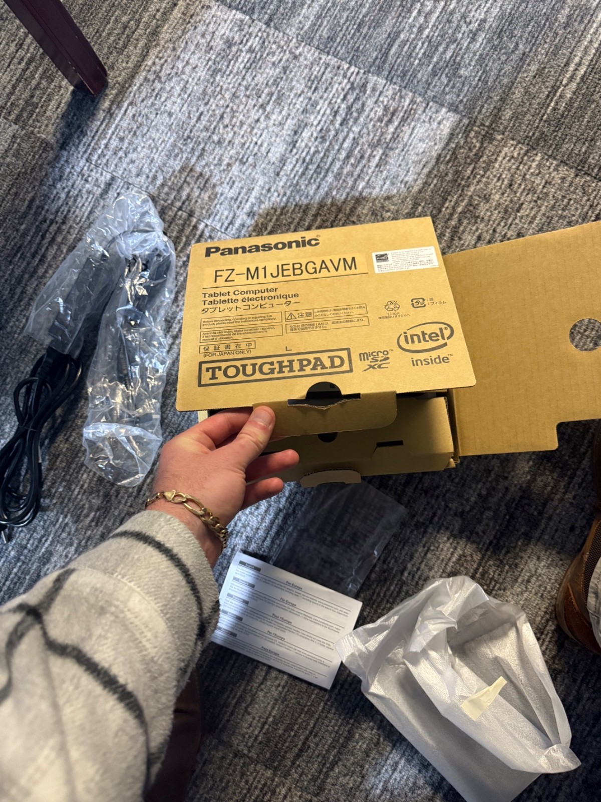 BRAND NEW Panasonic FZ-M1 Toughpad 8GB, RAM 256 SSD, Barcode Scanner