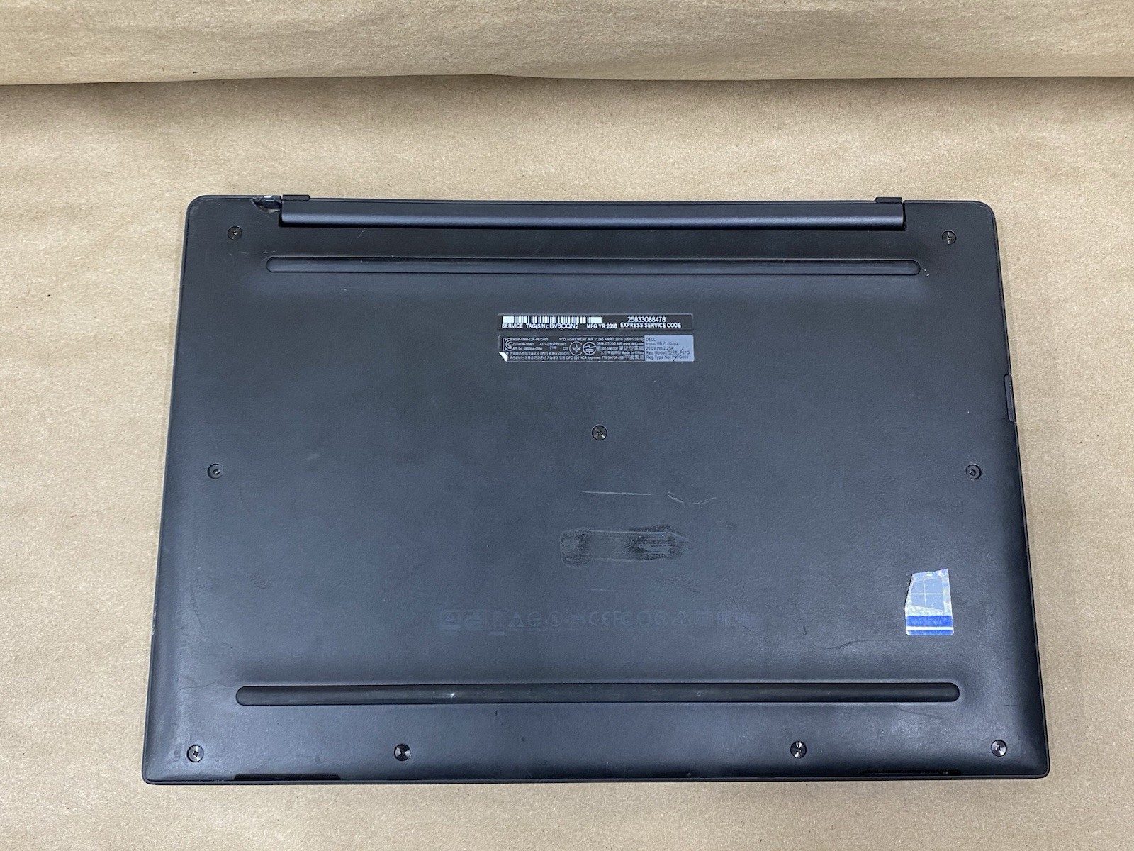 Dell Latitude 7370 – 13.5″ QHD – Touch – m7-6Y75 – 8GB – 256 – Win 10 – READ