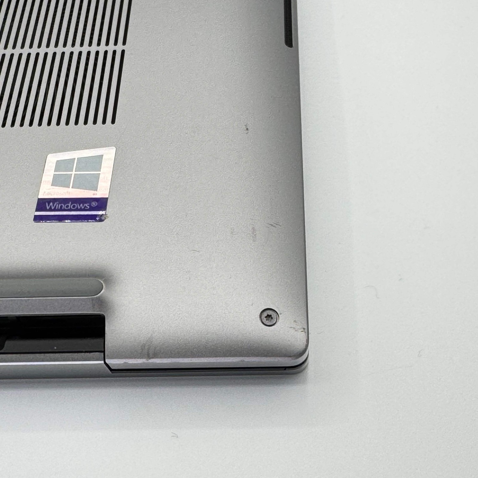 Dell Precision 5750 15.6″ i7 64GB 2TB NVIDIA Quadro T2000 4GB Silver