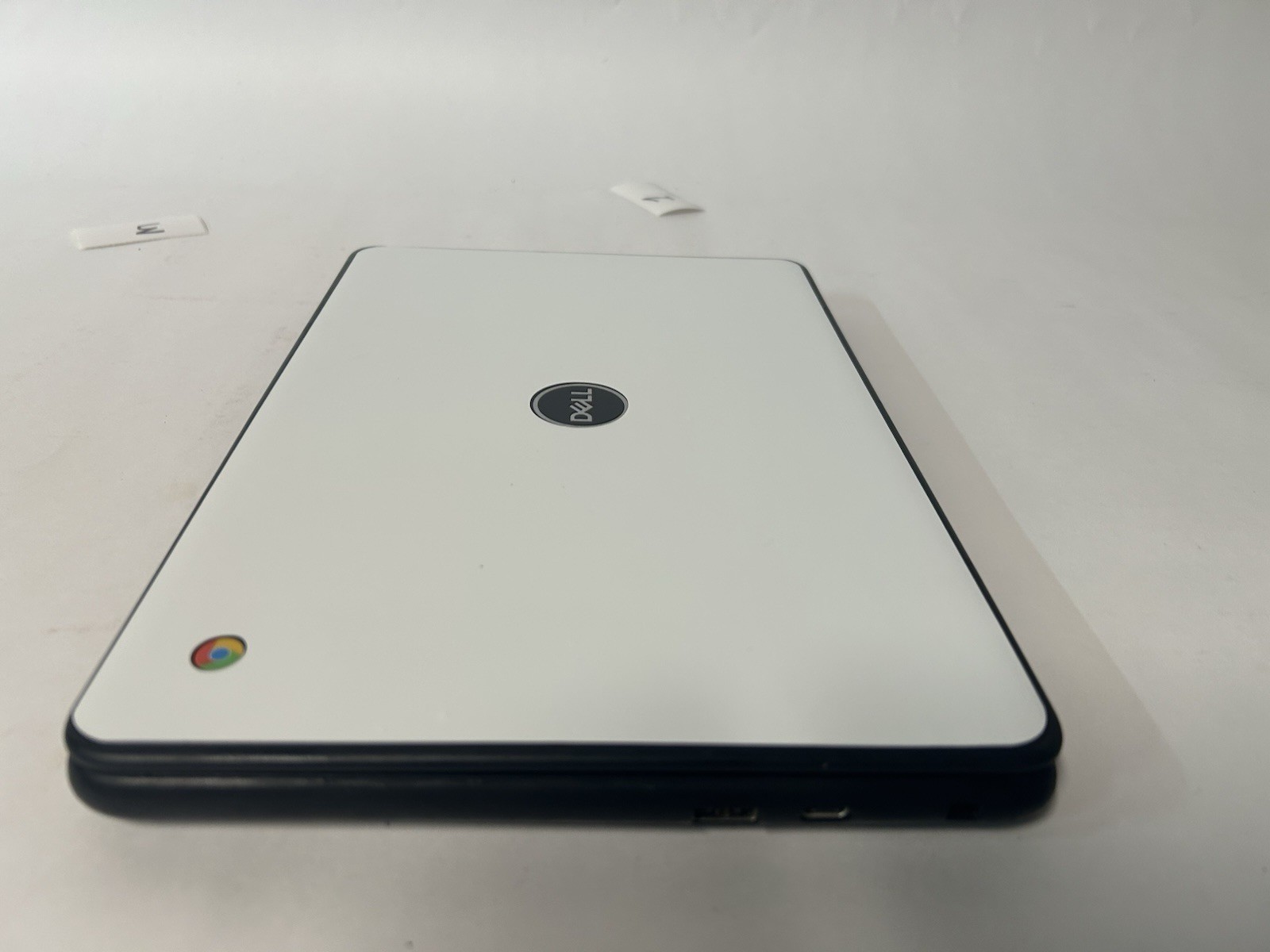 Dell Chromebook 5190 (11.6″,Celeron, 4GB RAM, 32GB, Chrome) touch screen WHITHE