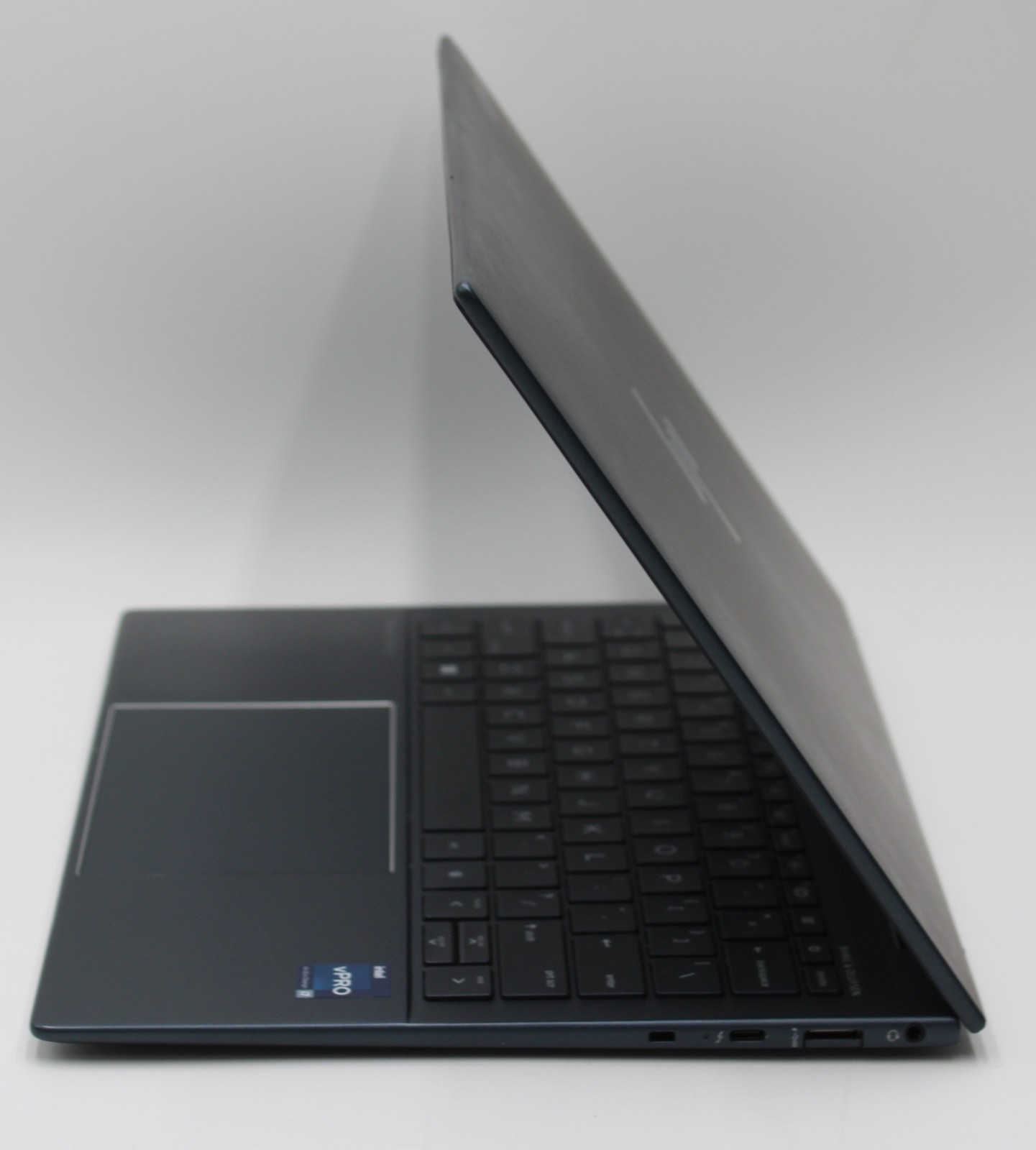 HP Elite Dragonfly G4 i7-1365U 16GB 256GB SSD Windows 11 Pro – * Cosmetic *