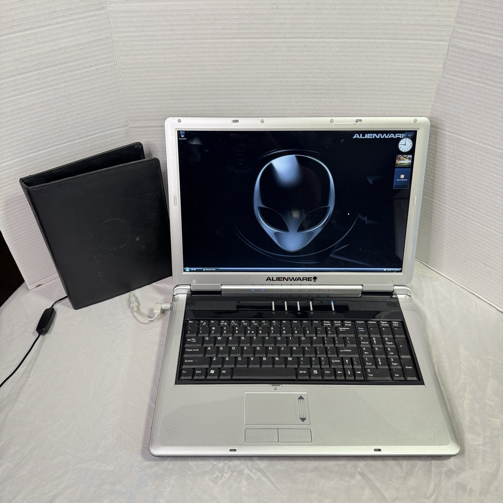Alienware M5700i R2 17” Windows Vista Ultimate Area 51 Vintage Gaming Laptop