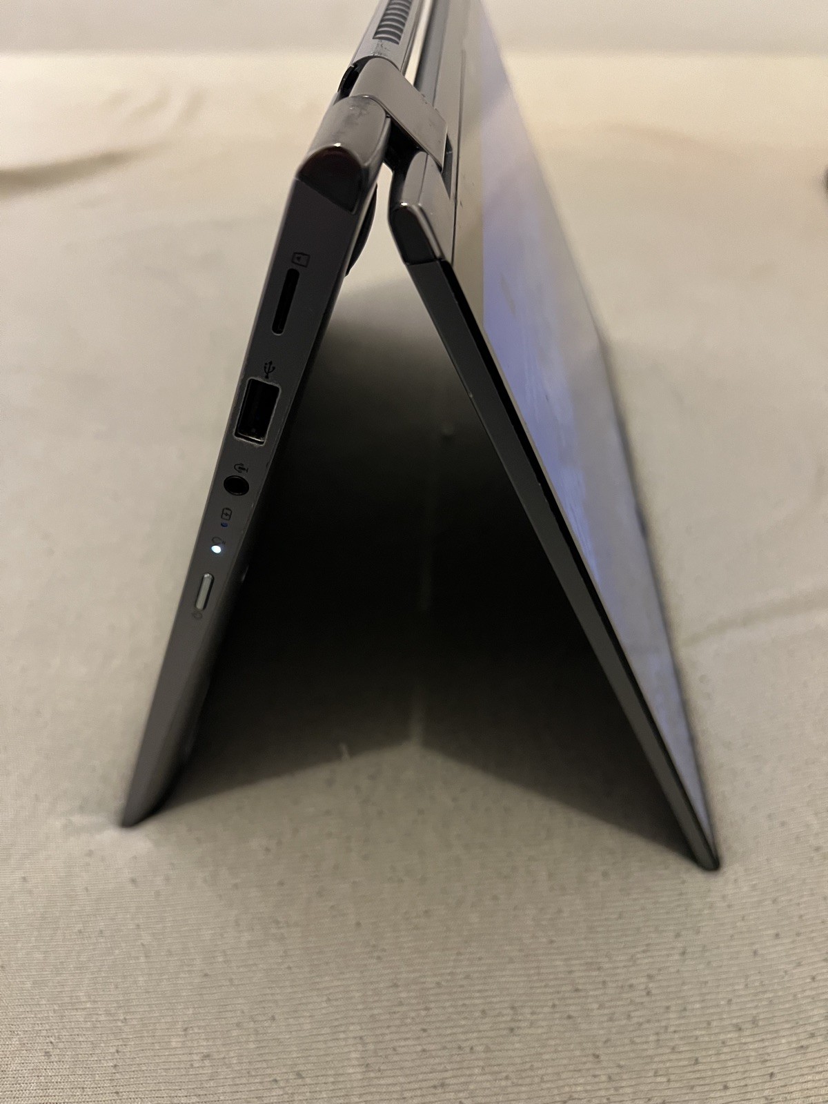 Asus ZeenBook Q406DA Ryzen 5 3500U AMD Vega 8 Touchscreen Display flip tablet