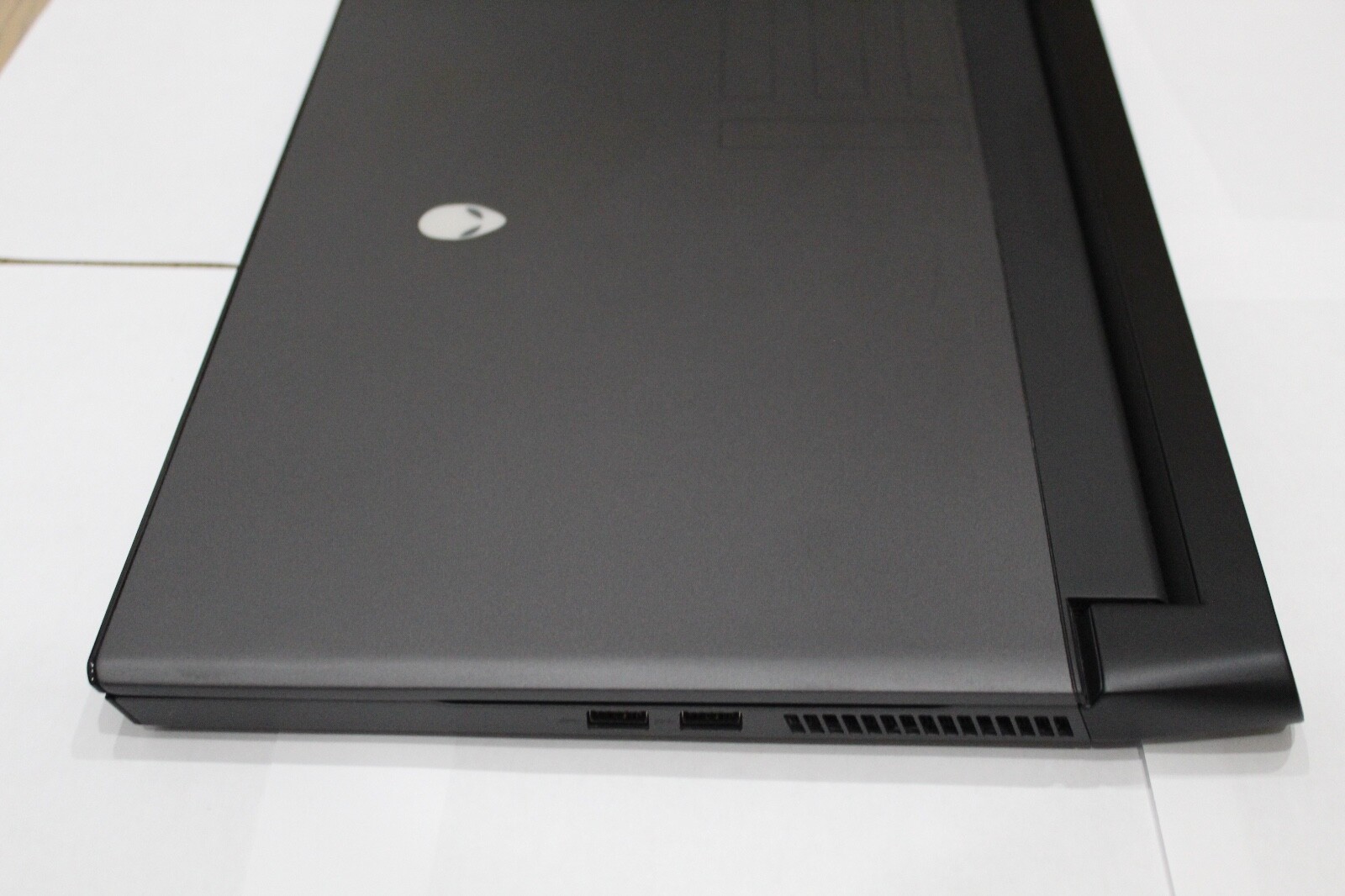 Alienware m15 R2 Gaming Laptop (Intel i7 9th generation, 1TB, RTX 2080 Max-Q)