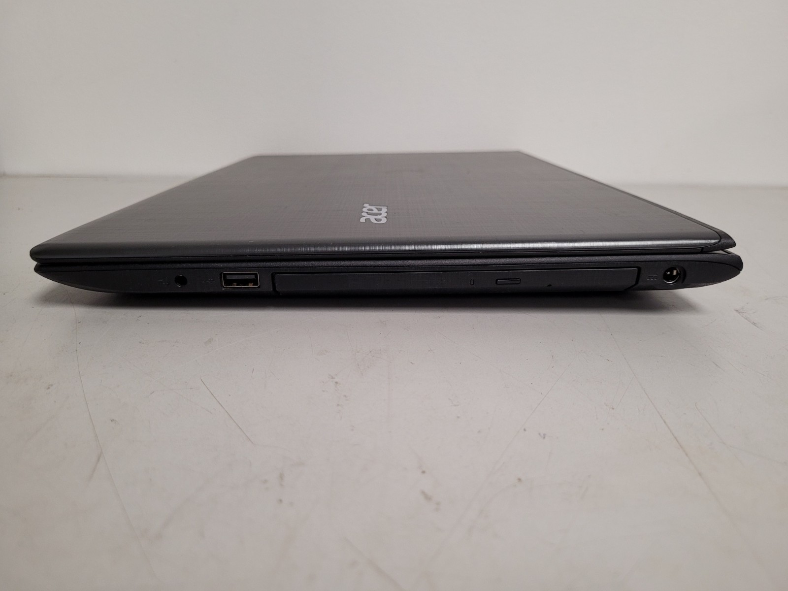 Acer aspire E5-576 16.6″ i3-8130u 2.2ghz 6gb ram 1tb hdd NXGRYAA0019180BC847600