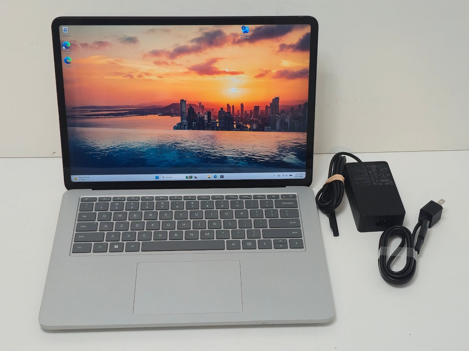 Surface Laptop Studio 1964 Core i7-11370H 32GB RAM 1TB SSD 14.4″ A2000 GPU 4 GB