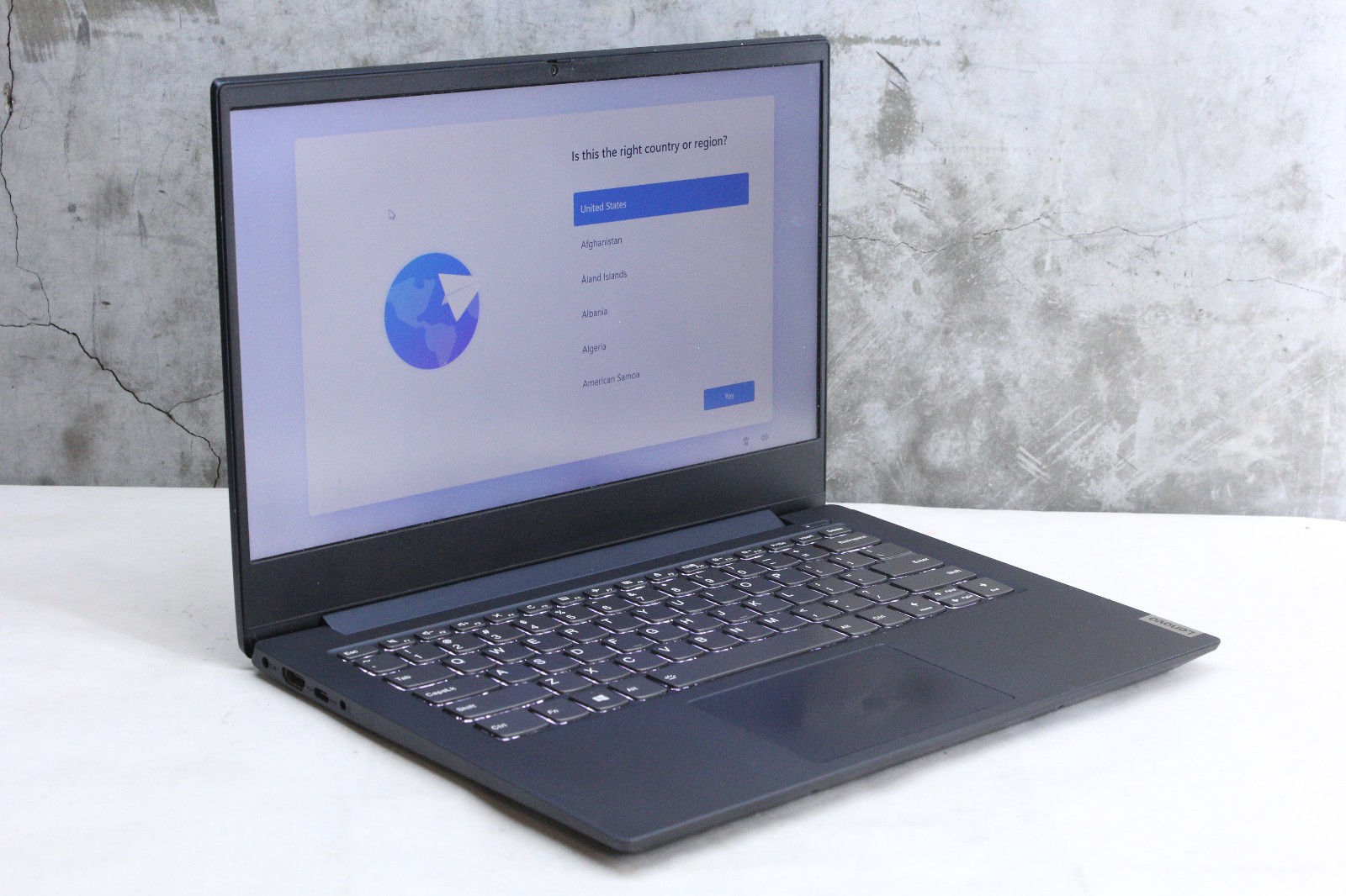 Lenovo IdeaPad S340 14IIL | i5-1035G1, 4GB Ram, 256GB NVMe, Grade B- Read!