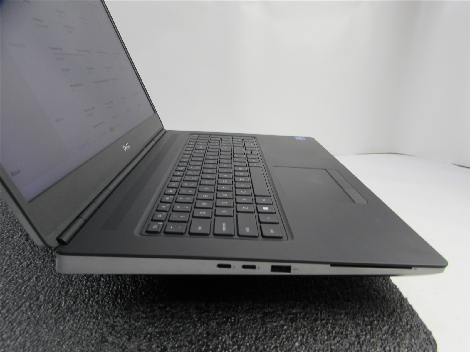 DELL PRECISION 7760 1920X1080 I7-11850H 1TB 32GB NVIDIA RTX A4000 WIN 11 PRO