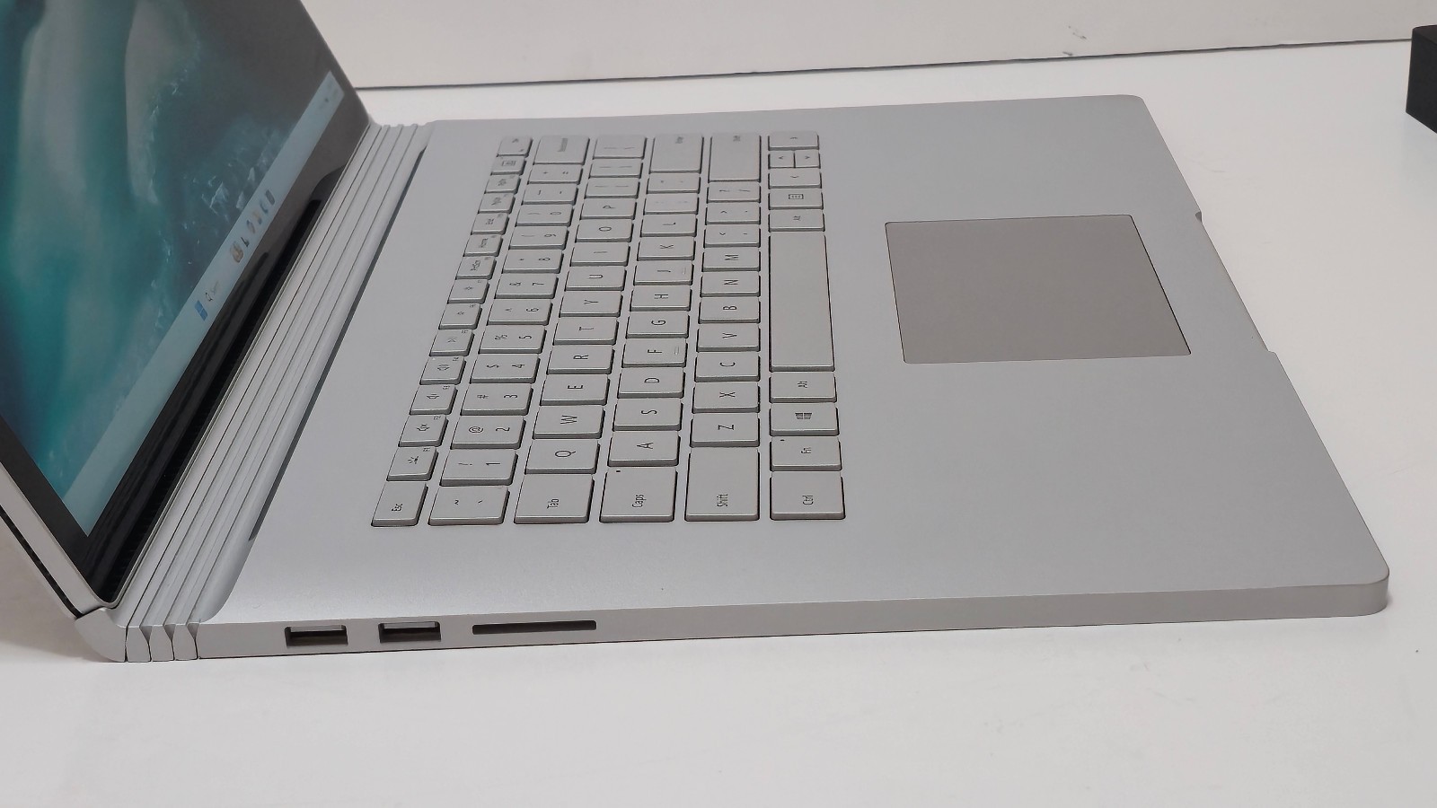 Surface Book 3 15″ (1899) i7-1065G7 32GB RAM 1TB SSD GTX 1660 GPU 6GB GDDR6