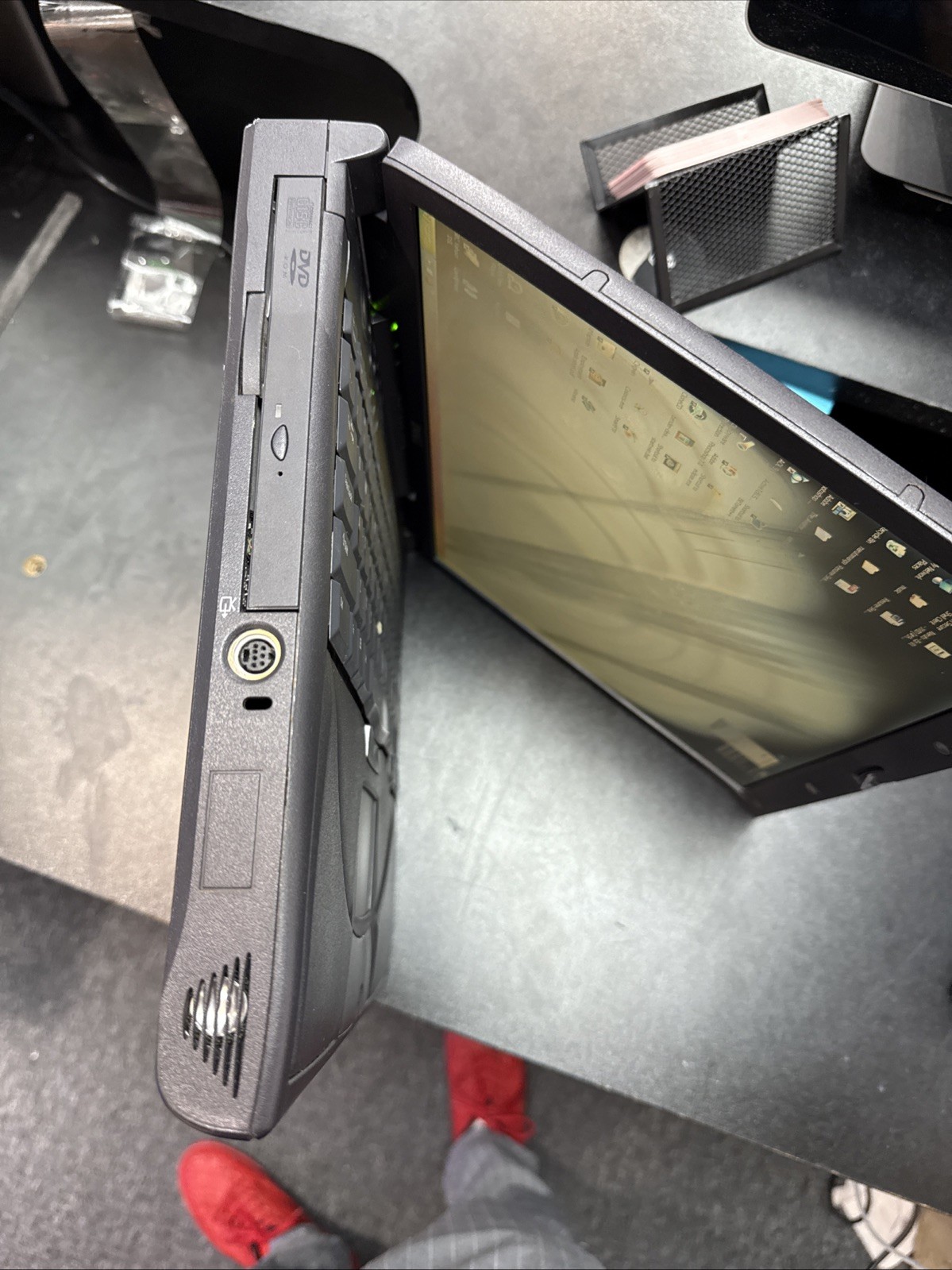 Vintage Dell Inspiron 8000 Working Laptop Boots They Have Screen Spot No Battery