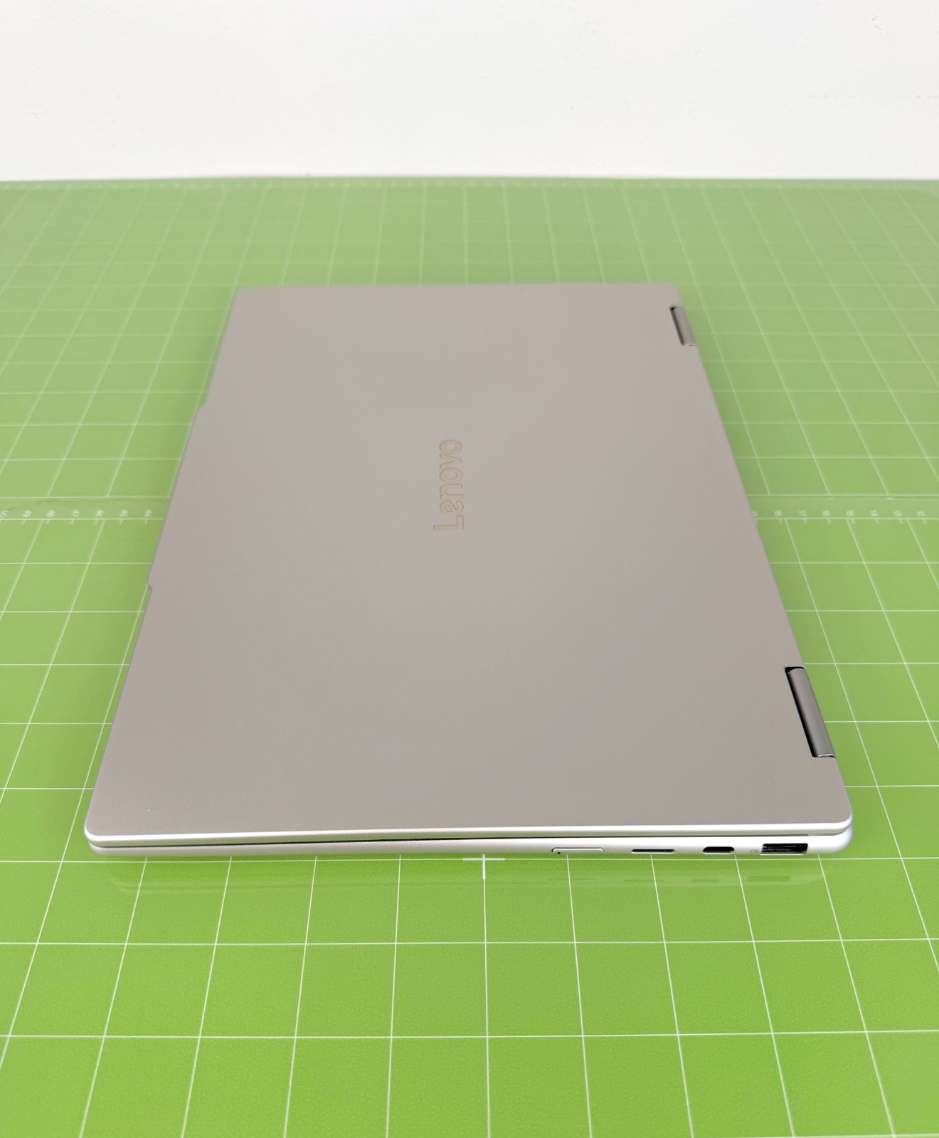 Lenovo – Yoga 7 14″ 2K OLED Touchscreen AMD Ryzen AI 5 340 16GB RAM 512GB SSD