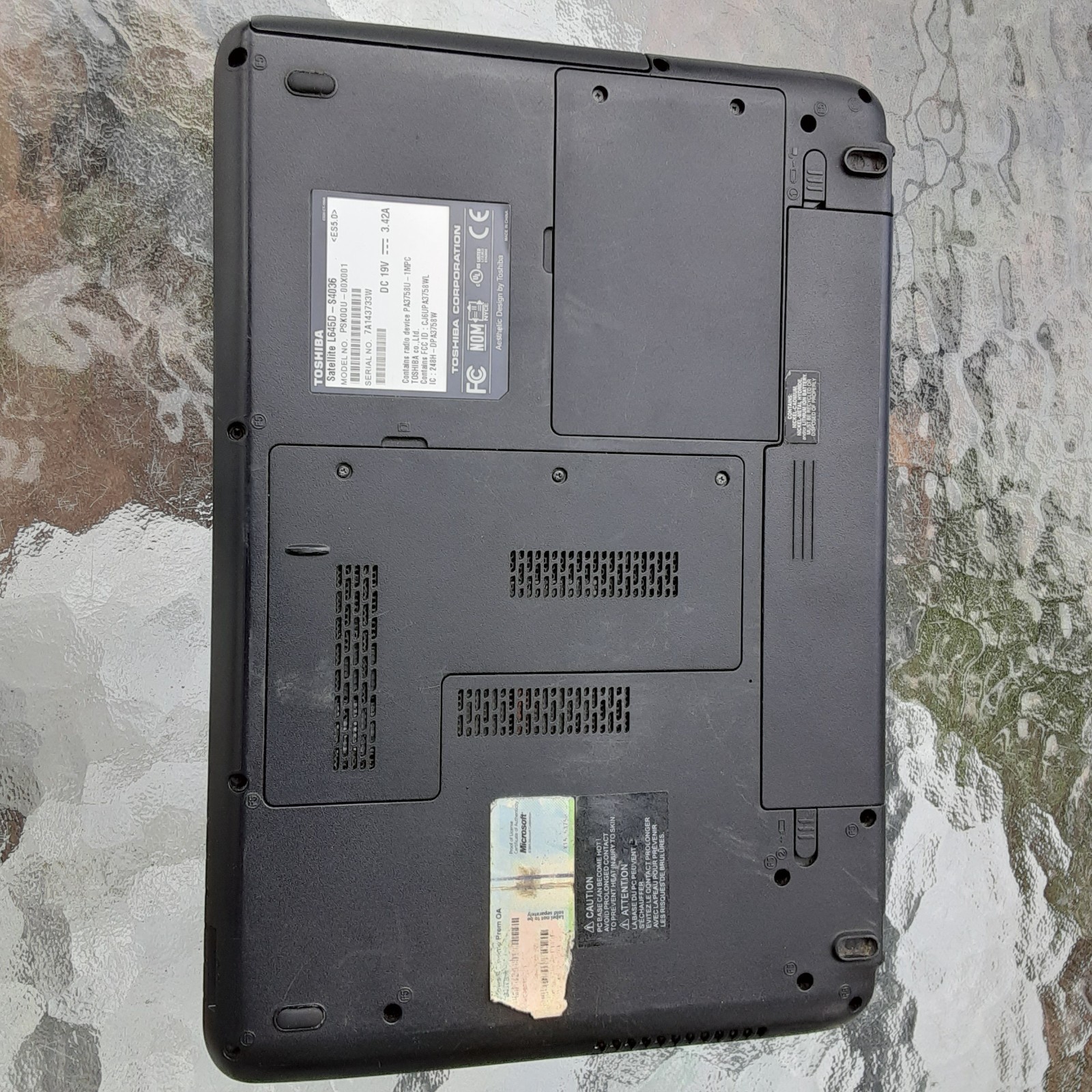 Toshiba Satellite L645D-S4036 AMD Vision | 2.30GHz 2GB | NO HDD
