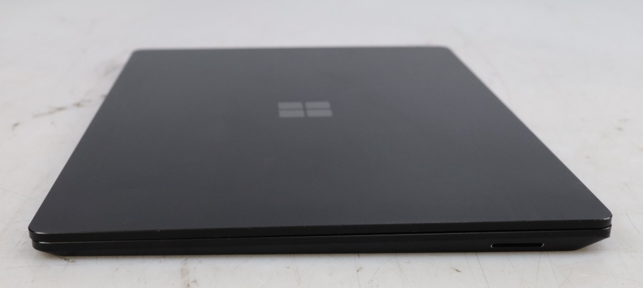 Microsoft Surface Laptop 4 13.5″ AMD Ryzen 7 16GB 512GB SSD AMD Vega No COA OS