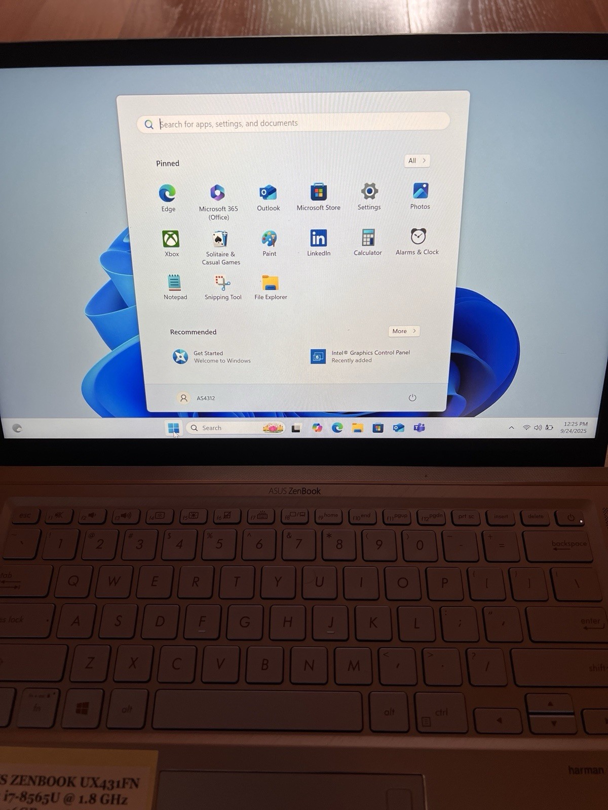 Asus zenbook Ux431f, i7-8565U , 16G Ram, UHD Intel Graphics, 256G, Win11 Pro
