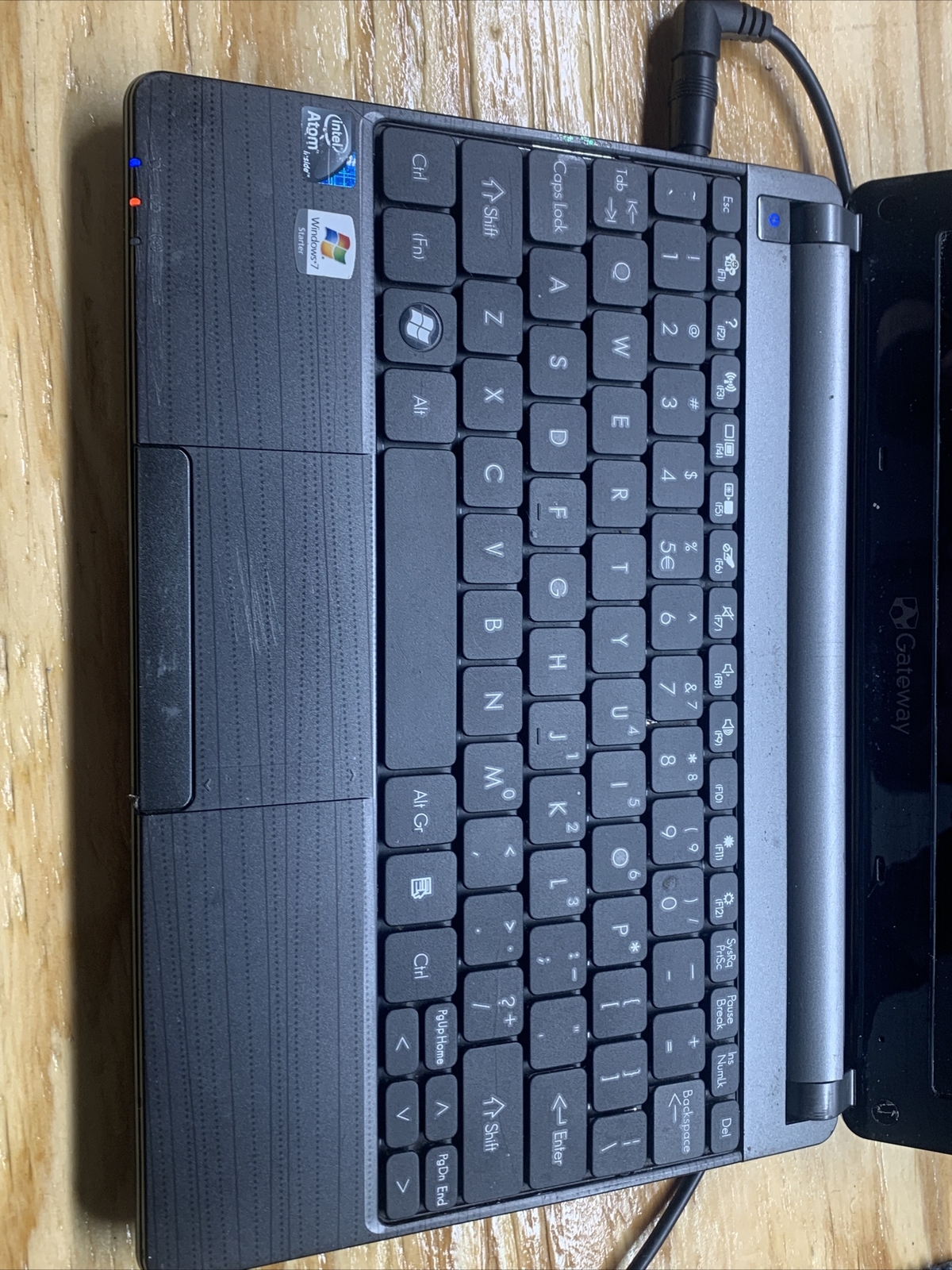 Gateway ZE6 LT2815u 10.1″ Netbook 1.66 GHz 320GB HDD 1GB RAM 16:9 1024 x 600 