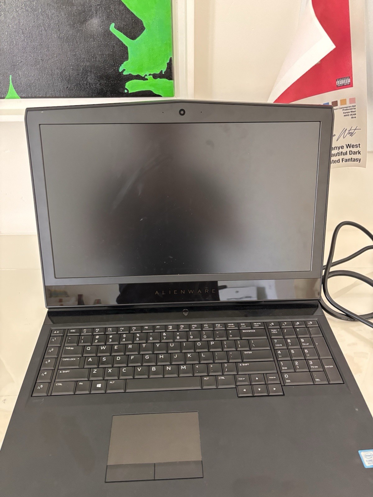 Alienware 17 R5 – i7-8750H – 16GB – GTX 1070 – 1TB HDD / 256GB SSD (CRCKD SCRN)