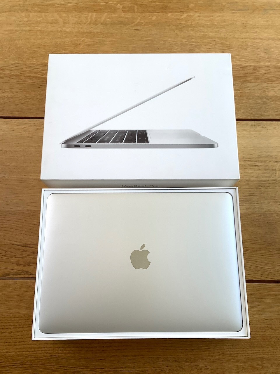 ★ Apple MacBook Pro Retina 13″ A1708 (2017) 256GB SSD + Charger Silver ★ Original Box
