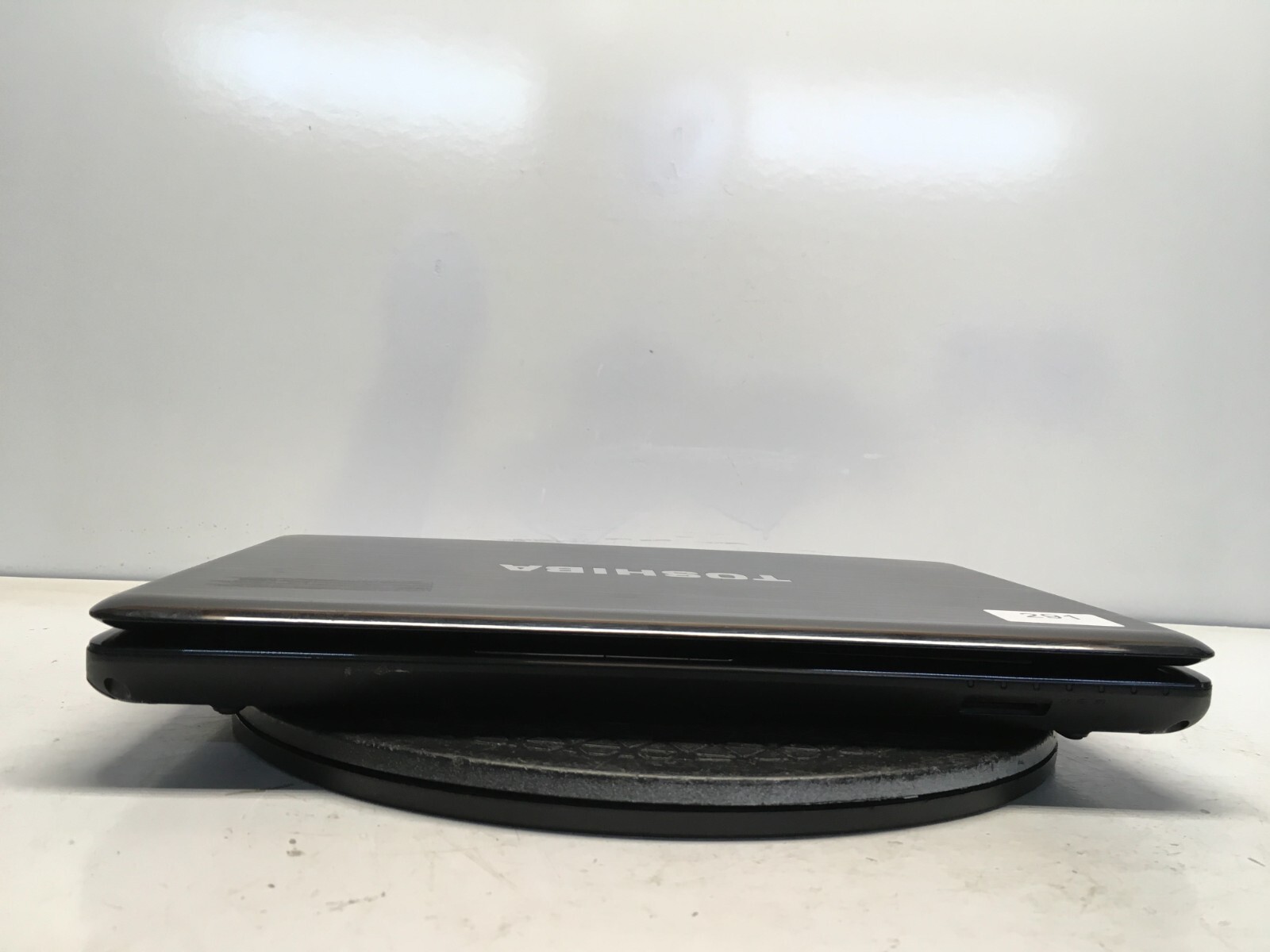 Toshiba Satellite P745-S4320 Intel i5-2430M 2.4GHz 6 GB NO HDD No Batt