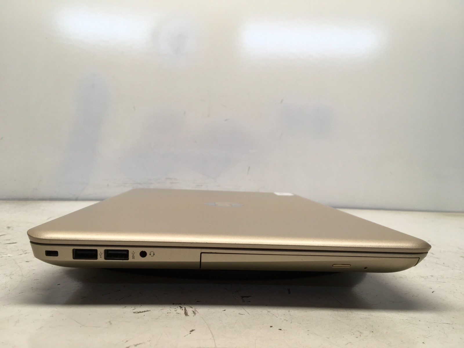 HP Pavilion 15-AW007CY AMD A9-9410 2900MHz 2 GB NO HDD