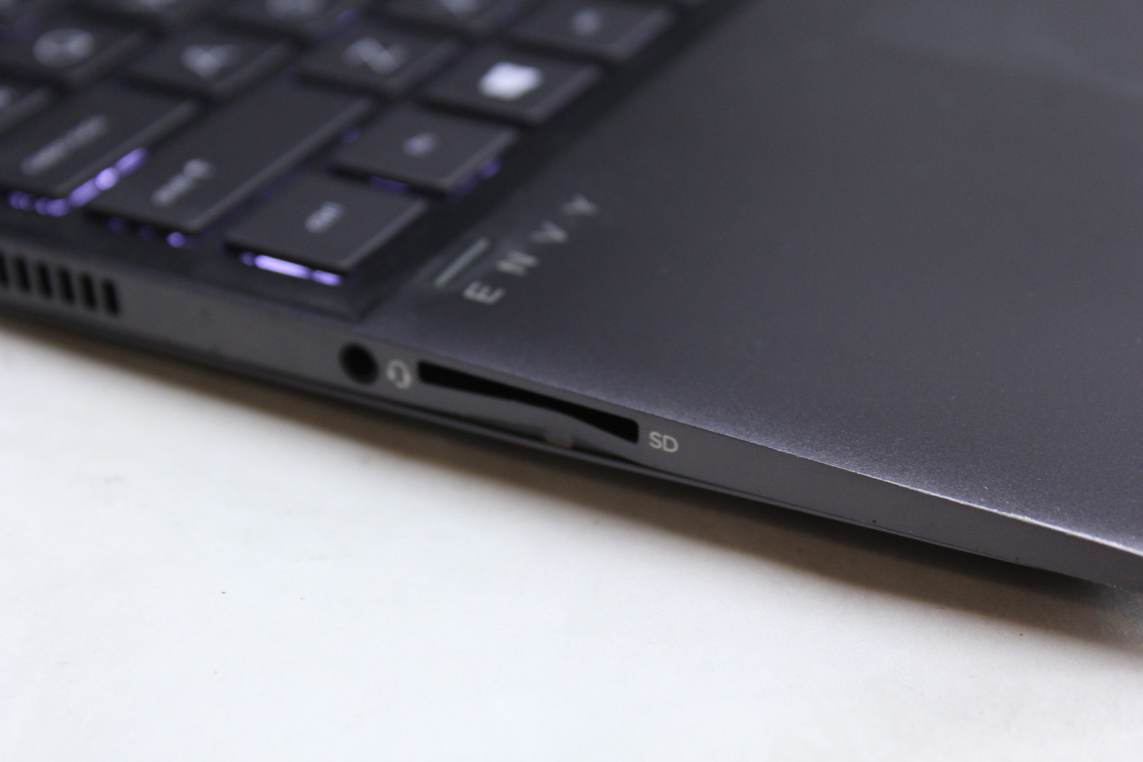 HP Envy 15-cp0053cl | Grade C, Read! | Ryzen 5 2500U, 8GB Ram, 256GB NVMe, W11P