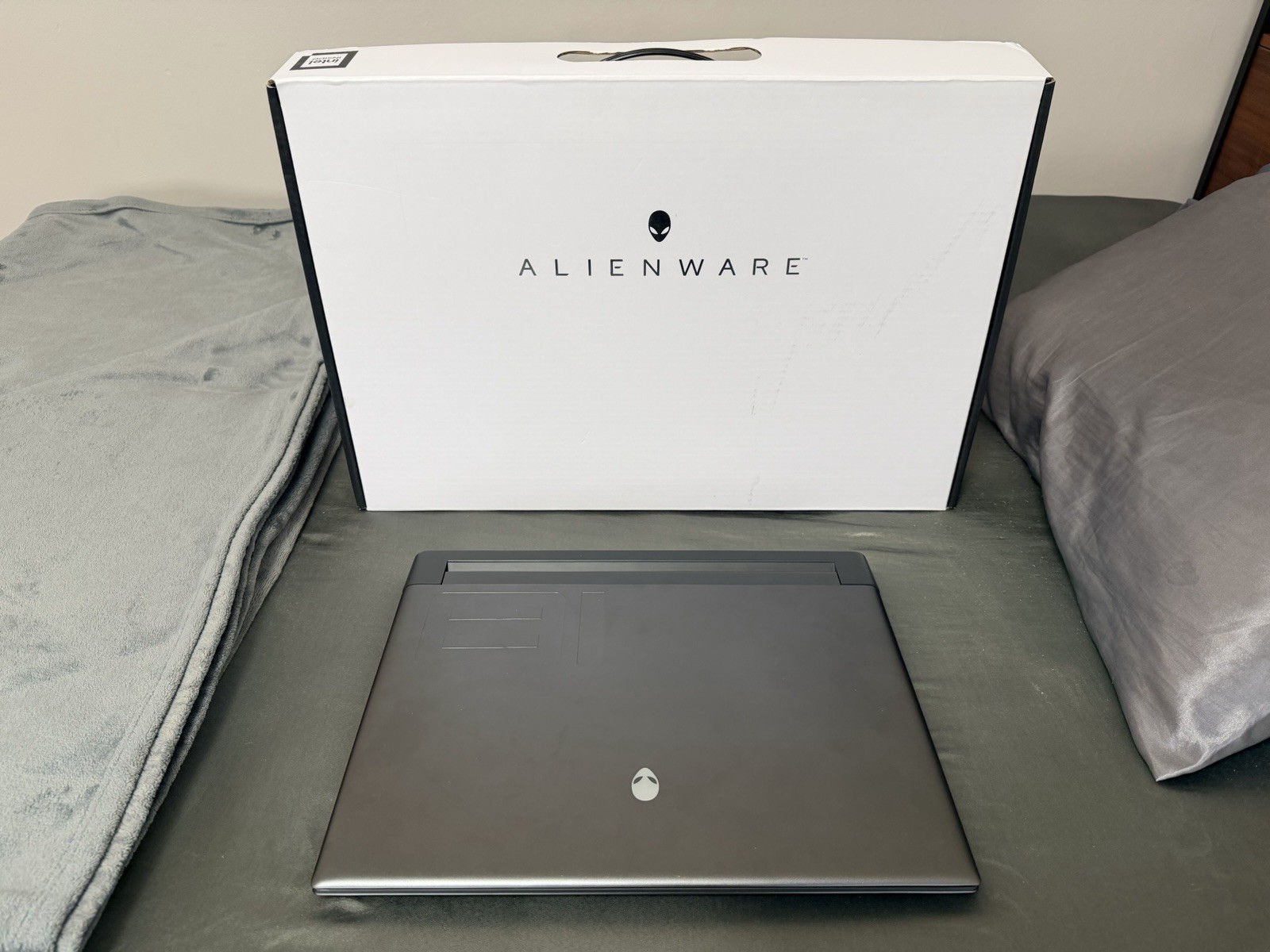 Dell Alienware M18 R1 13th Gen i9-13900HX 64GB 2TB RTX 4080 1920×1200 480Hz