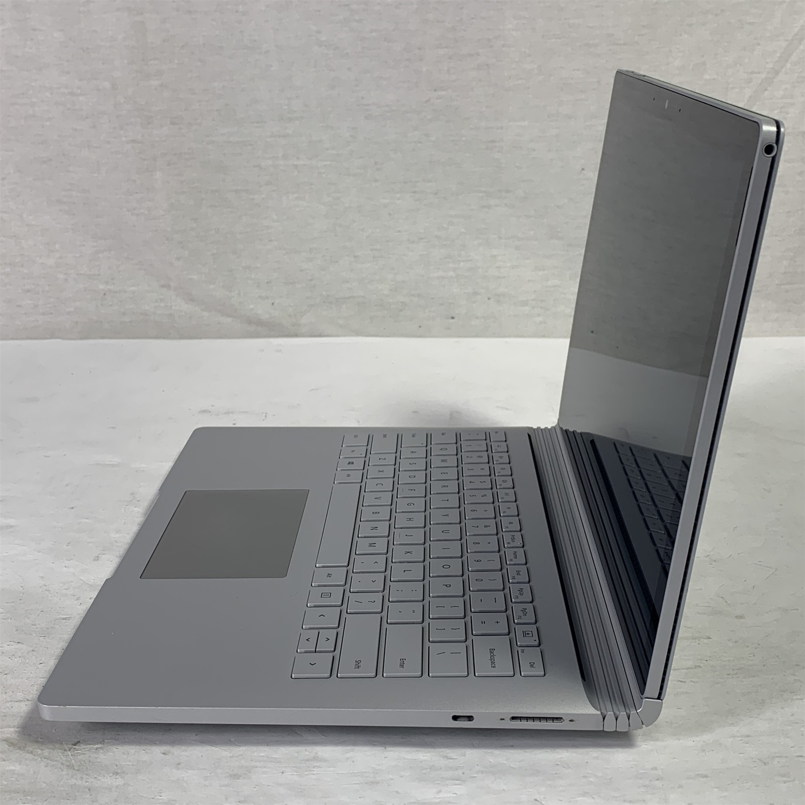Microsoft Surface Book 3 1900 13.5″ i7-1065G7 1.3GHz 16GB 256GB NVMe SSD – Win11