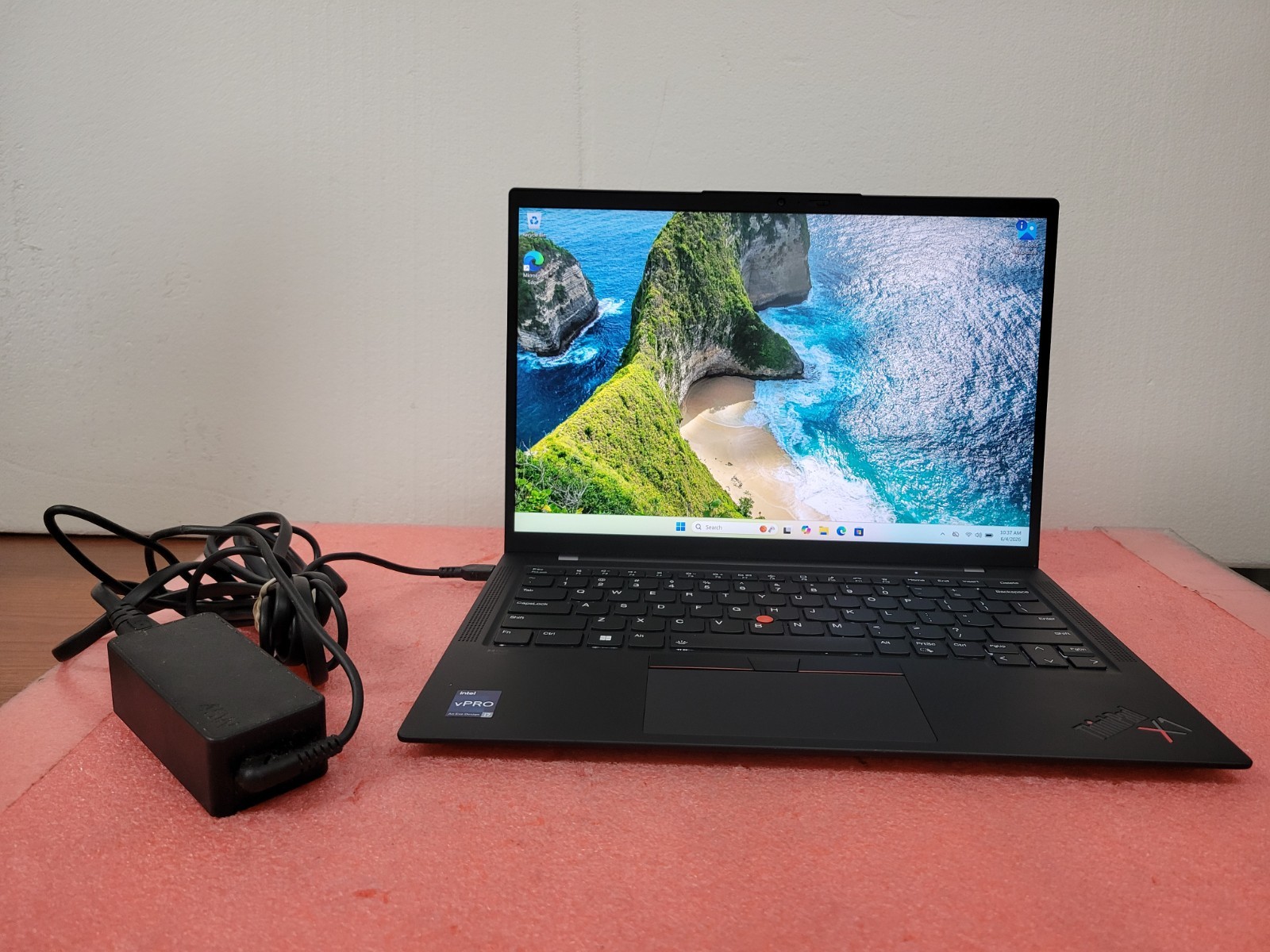 Lenovo ThinkPad X1 Carbon Gen 10 14″ i7-1270P 16GB RAM 512GB SSD | C973
