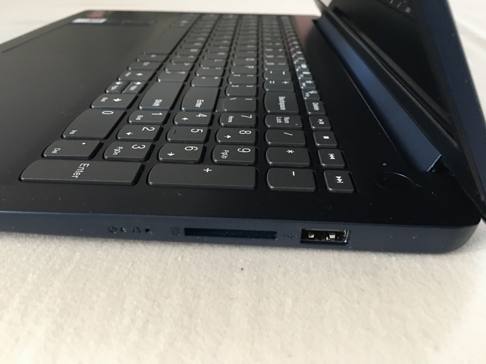 Lenovo IdeaPad 1 15.6” Full HD Touchscreen Laptop 82VG00TYUS Abyss Blue 8Gb 256