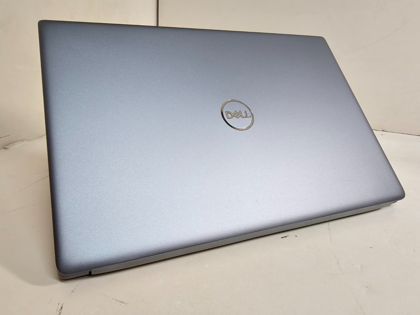 Dell Latitude 3301 Laptop – 1.8 GHz i7-8565U 8GB 256GB SSD Wi-Fi Webcam 13.3″ 2
