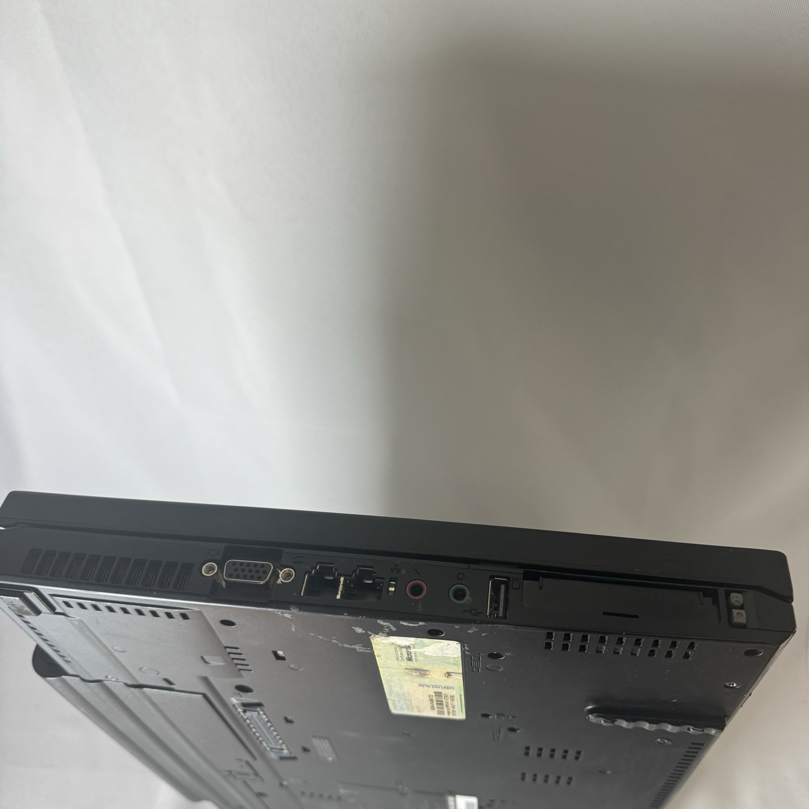 Lenovo Thinkpad T61 Laptop Computer With Charger- Boots To Bios No Hard Drive ￼￼