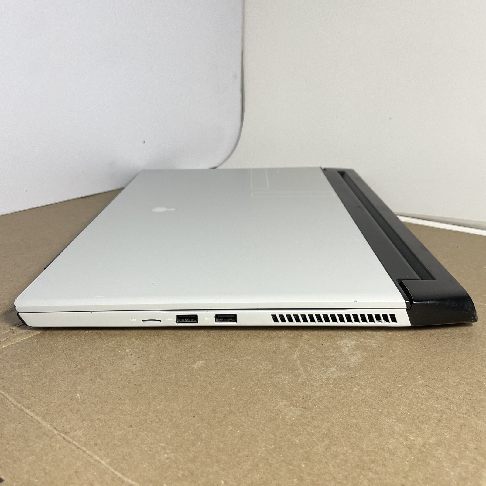 Alienware m17 R3 Gaming Laptop 300Hz RTX 2070 1TB SSD Super 16GB RAM i7-10750H