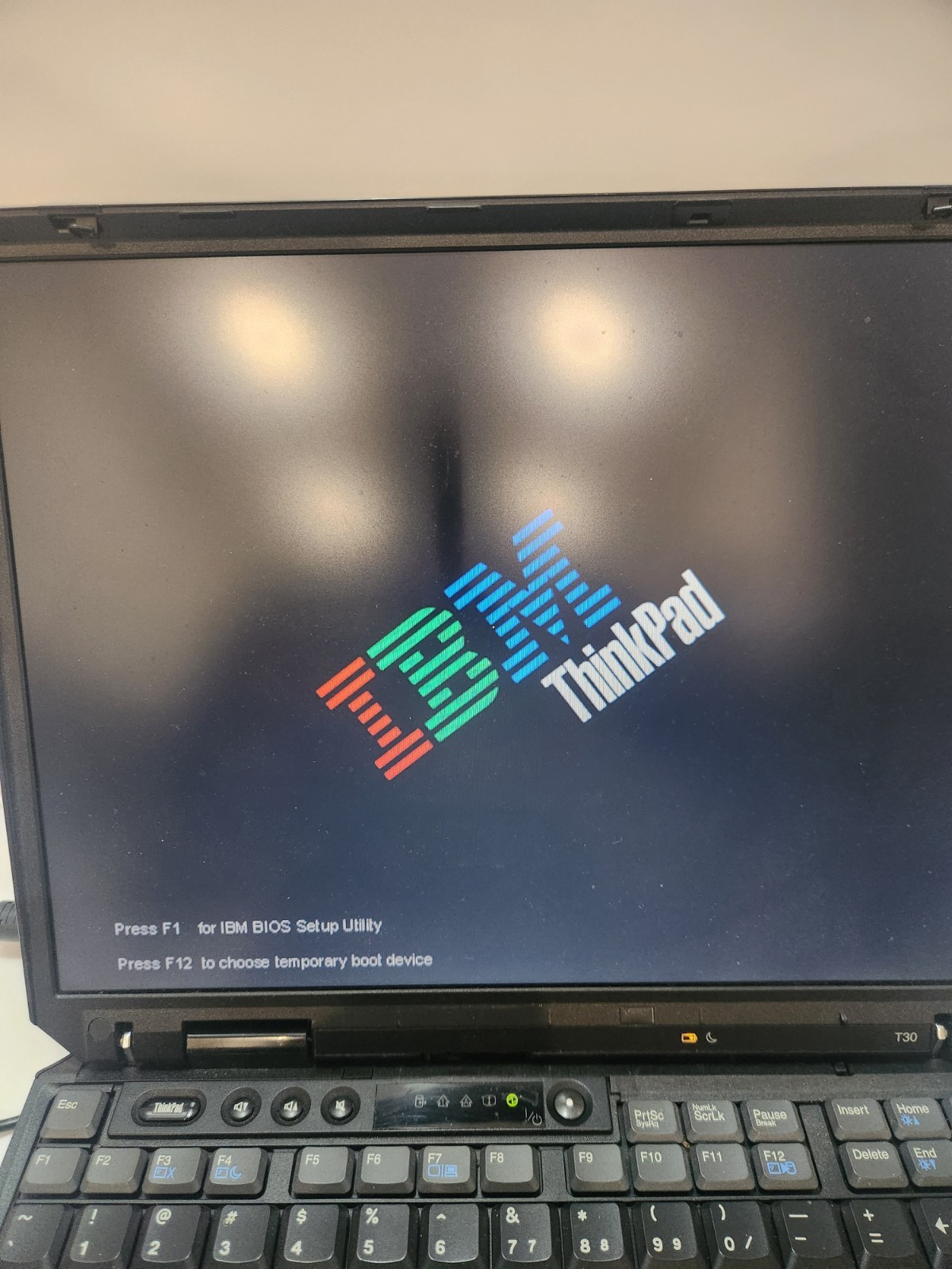 IBM ThinkPad T30 2366-81U Laptop Pentium 4-M 1.8GHz 256MB 40GB Windows 2000…