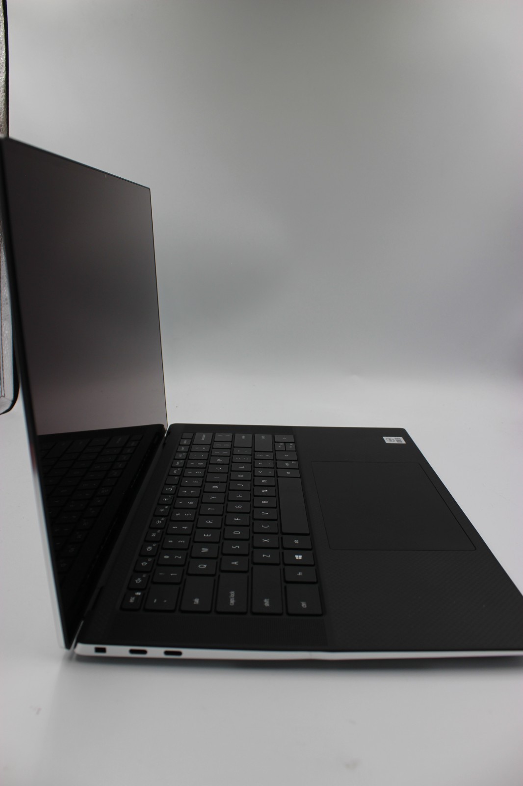 DELL XPS 15 9500| Intel i7-10750H| 32GB RAM| 1TB SSD| GTX 1650Ti| Charger!