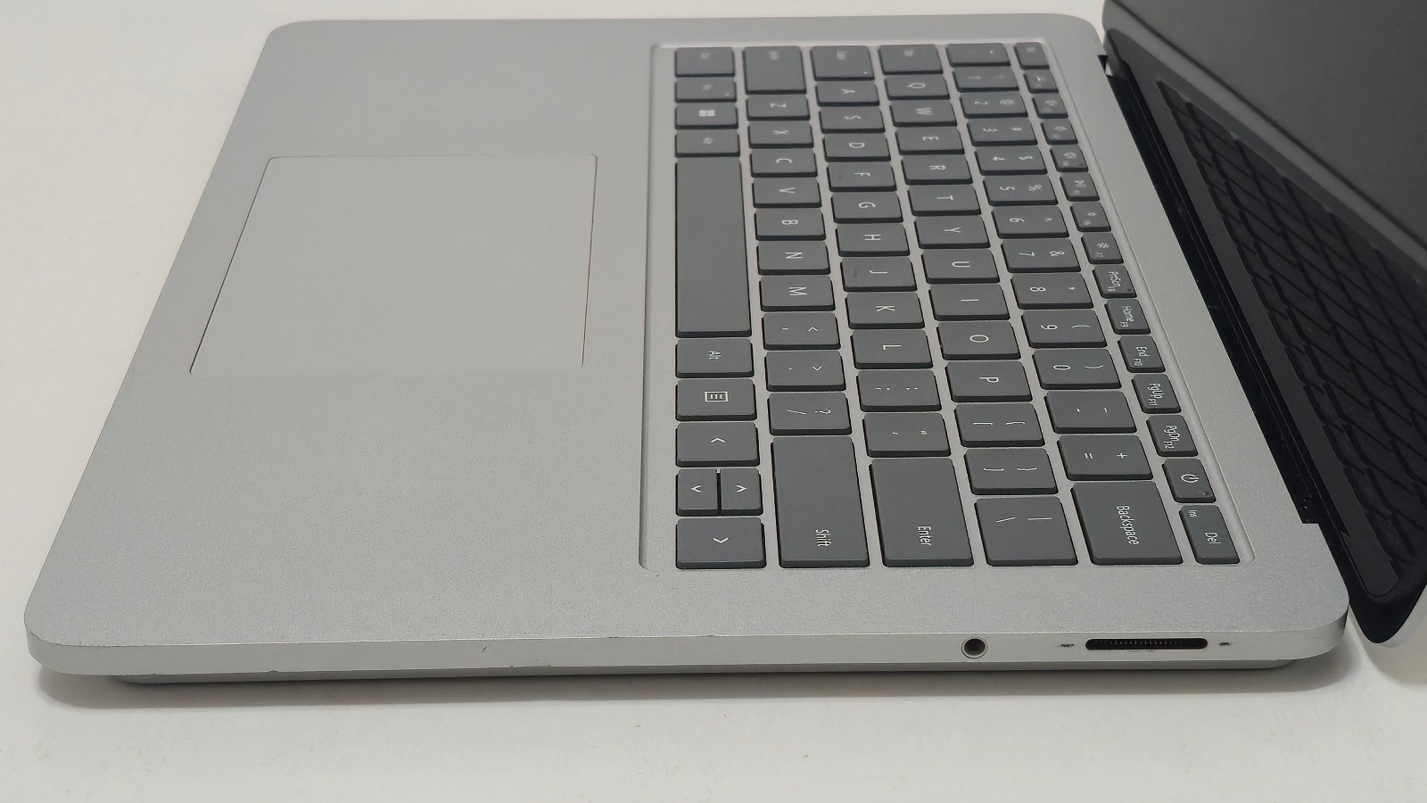Surface Laptop Studio 1964 Core i7-11370H 32GB RAM 1TB SSD 14.4″ A2000 GPU 4 GB