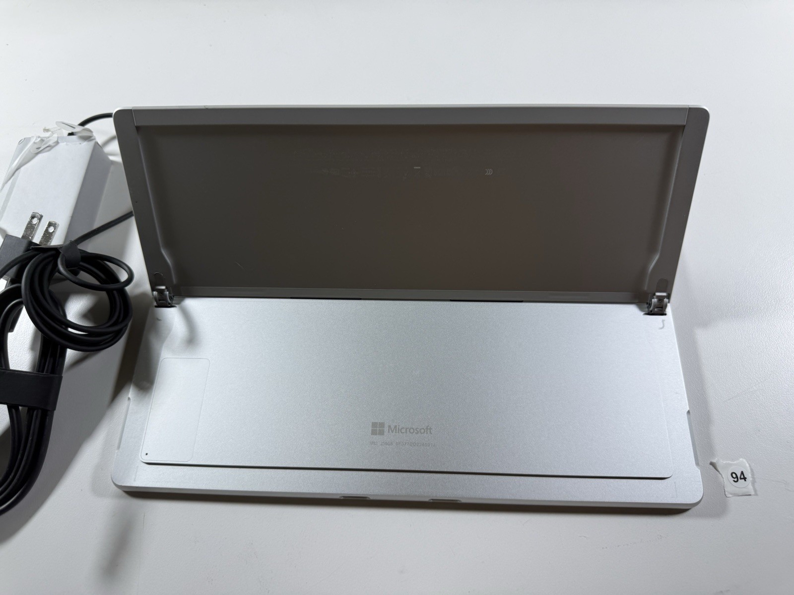 Microsoft Surface Pro 8 (1982) i5-1145G7 – 16GB RAM – 256GB 120Hz – Win 11 Pro