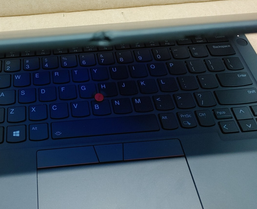 Lenovo ThinkPad X13 Yoga Gen 2 Intel i7-1185G7/ 16GB/512GB SSD/Chips on body***